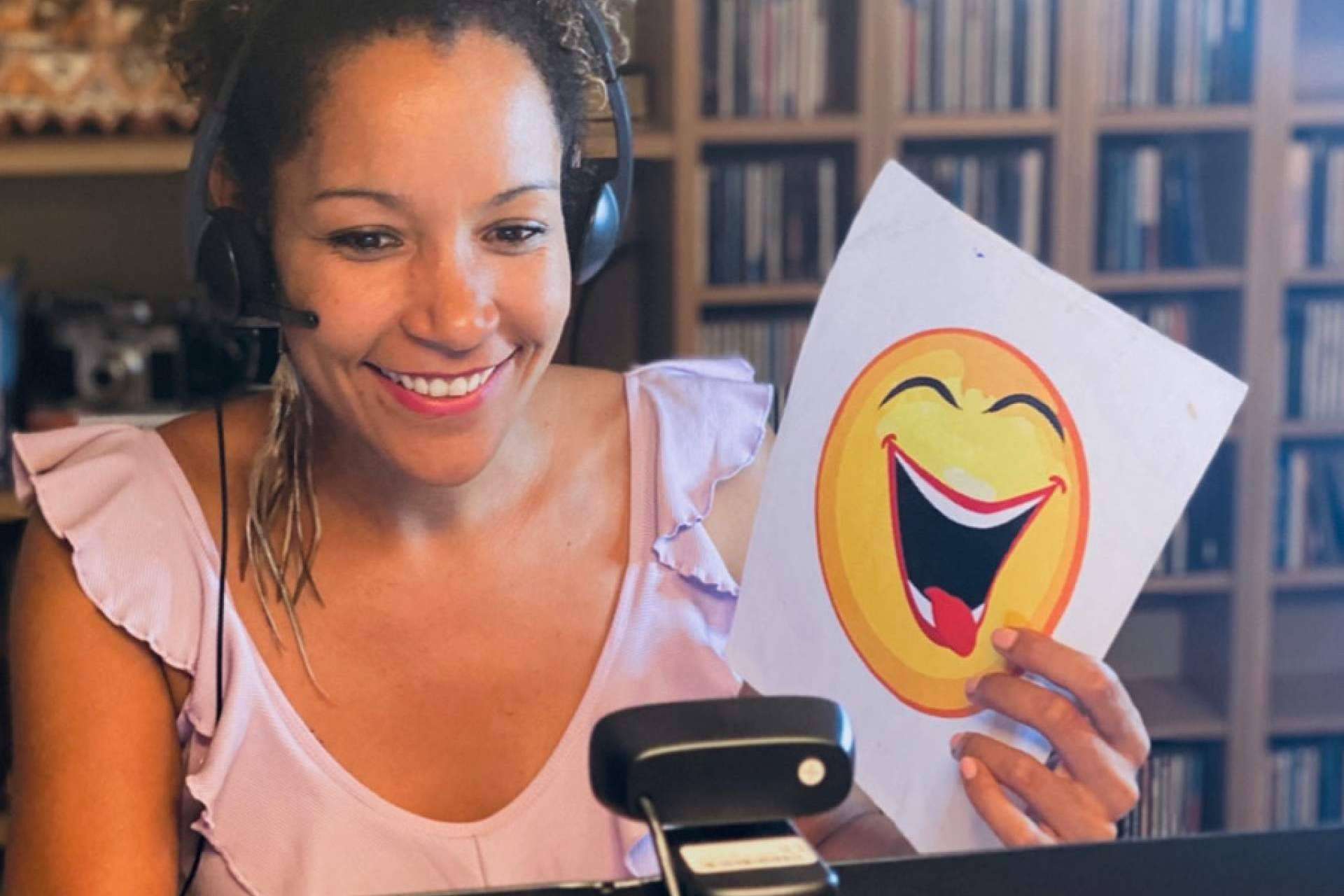 Esther Nguema habla sobre las 5 máscaras que impiden a las personas ser auténticas cuando hablan en público