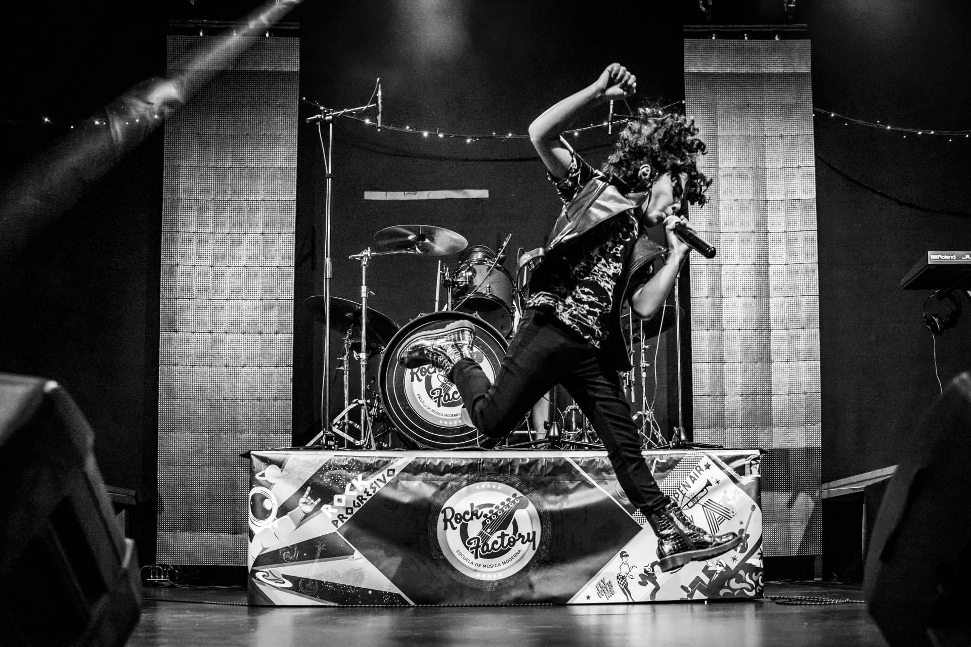 ¿Escuchar a más de 100 músicos tocando a la vez es posible?, por Rock Factory