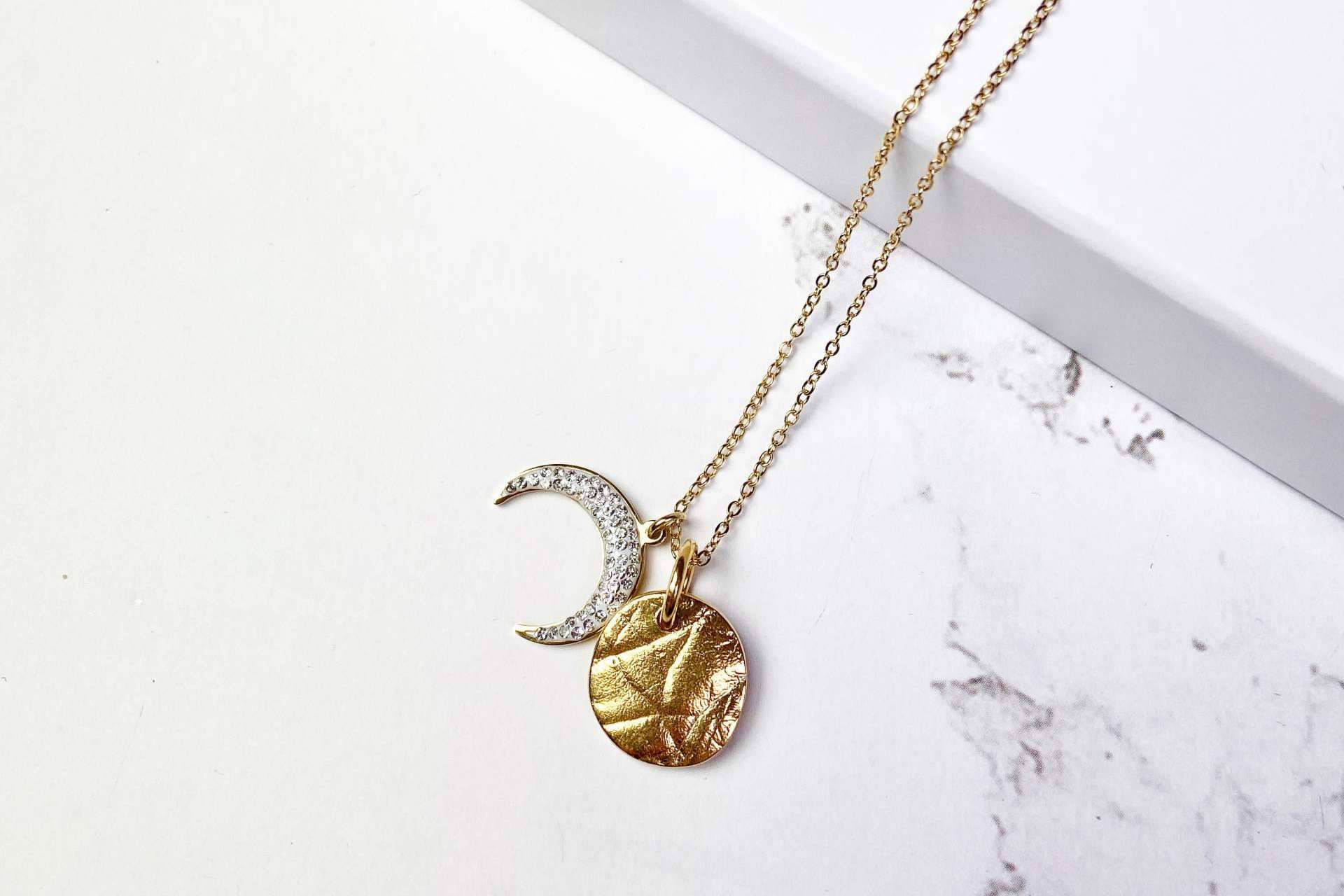 Con las joyas personalizadas con la huella grabada es posible regalar amor, por Dejando Huella Joyas