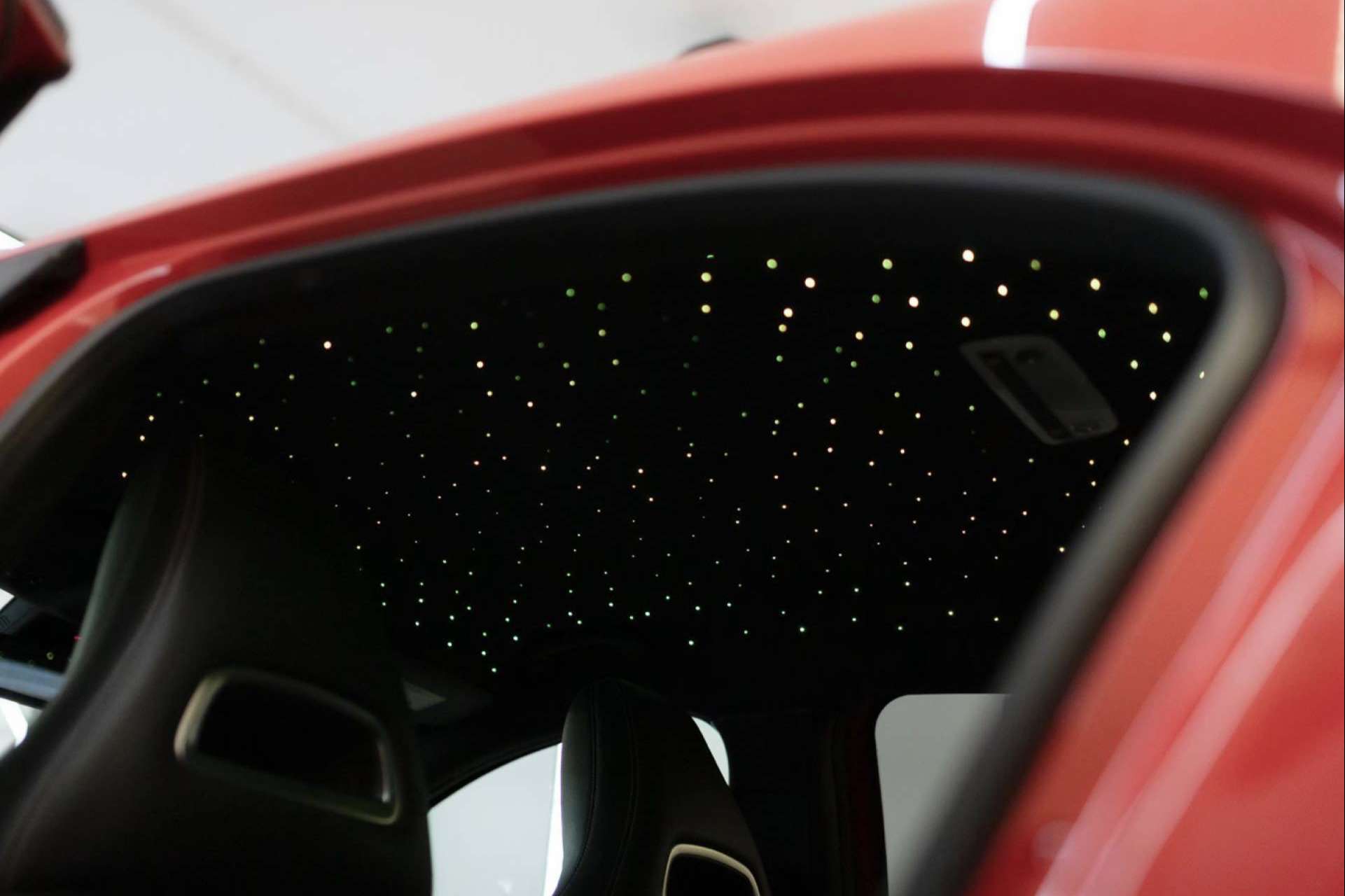 Madrid Audio se encarga de instalar luces LED en el interior de los coches