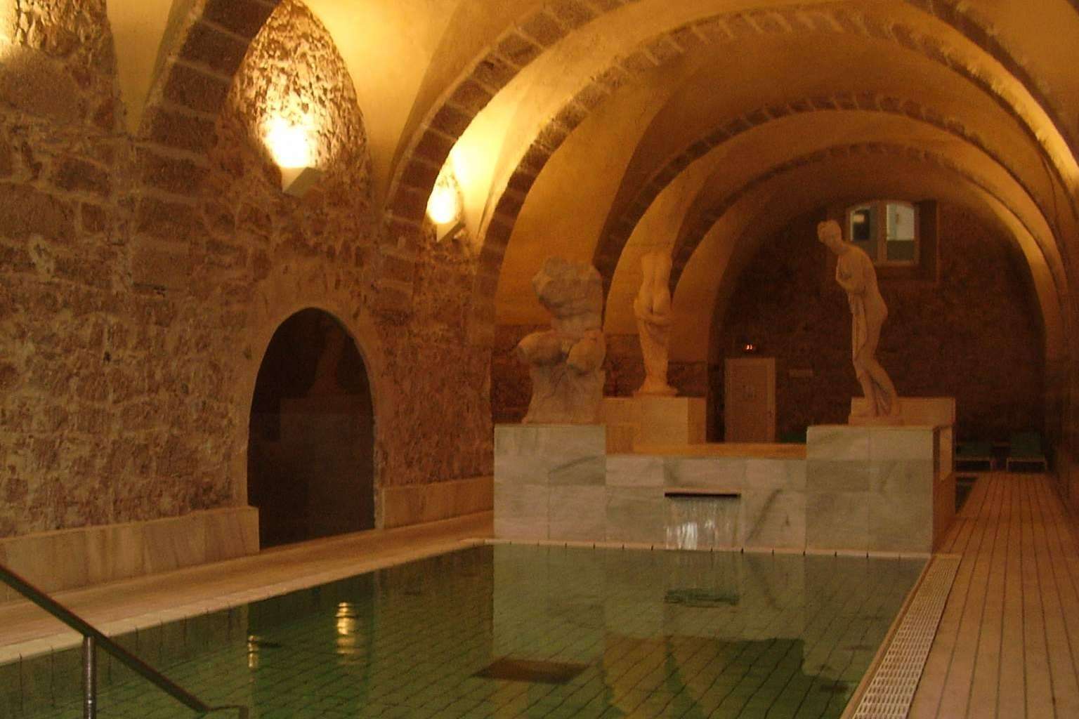 Baños de Montemayor, un destino para disfrutar de paisajes naturales, buena gastronomía y aguas termales