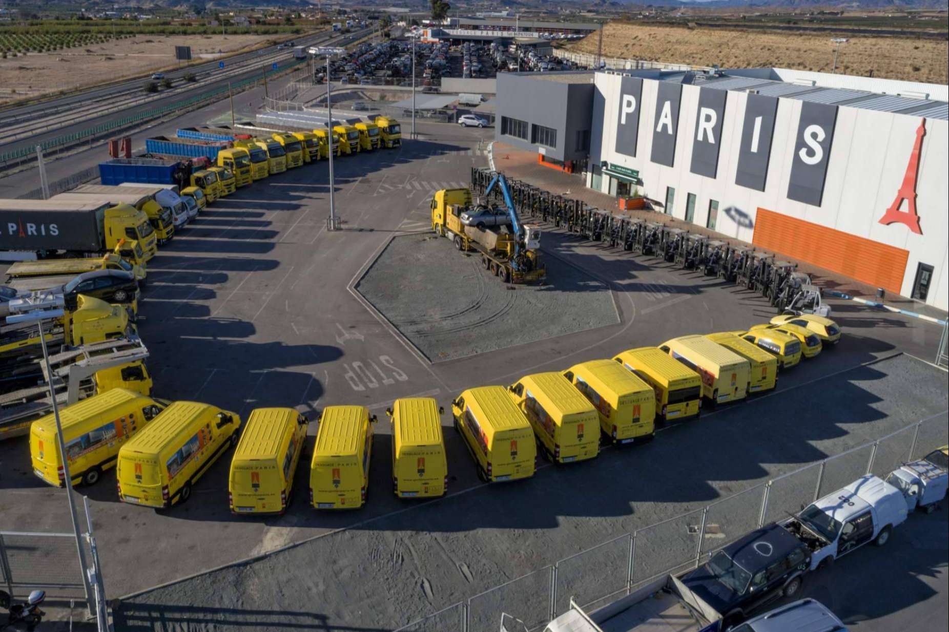 La venta de recambios de segunda mano para coches, por la compañía Desguace París