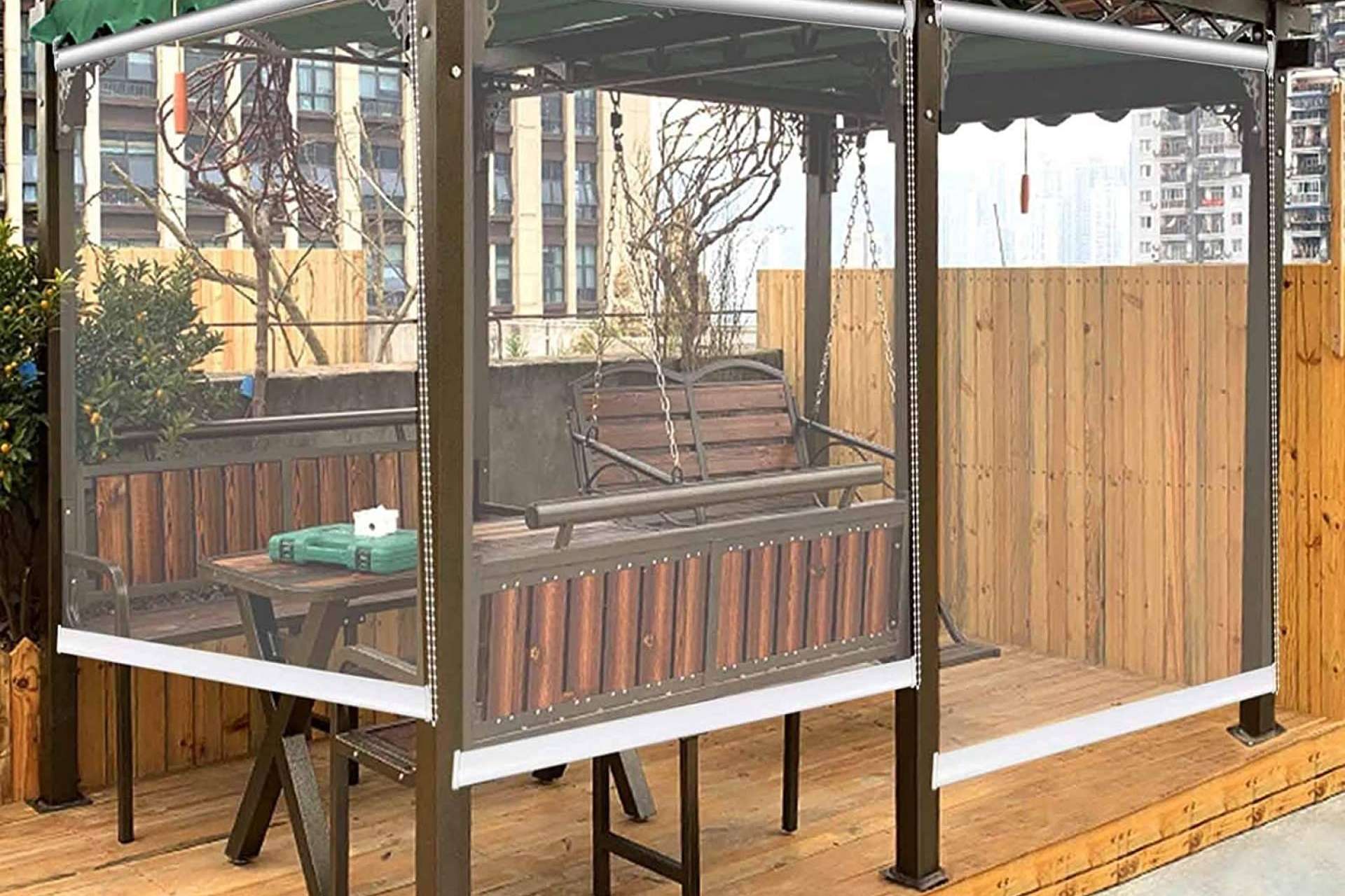 Estoresamedidabaratos.com ofrece estores enrollables transparentes de PVC con una gran variedad de funciones para el hogar