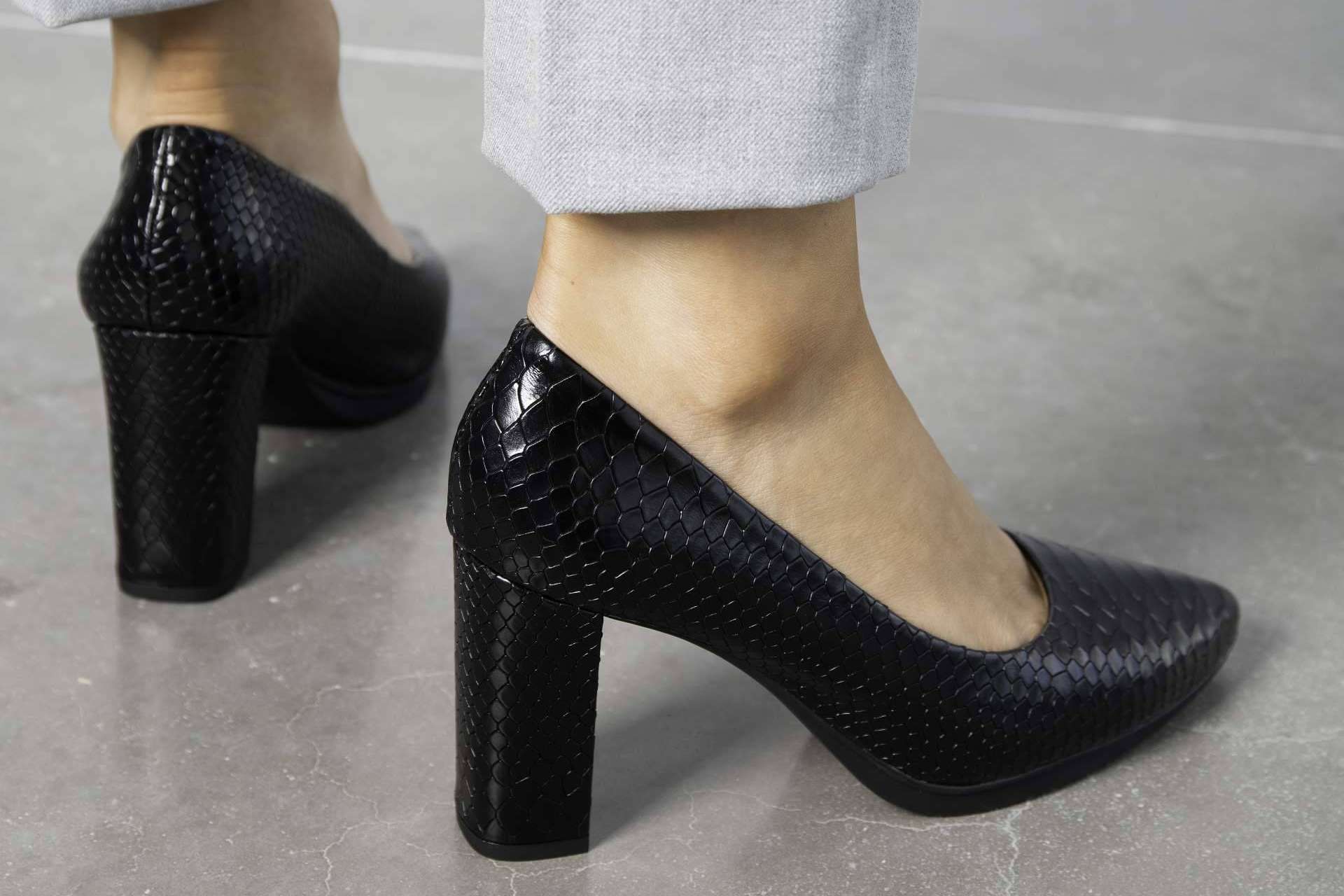 Gran variedad de zapatos cómodos para la oficina en miMaO