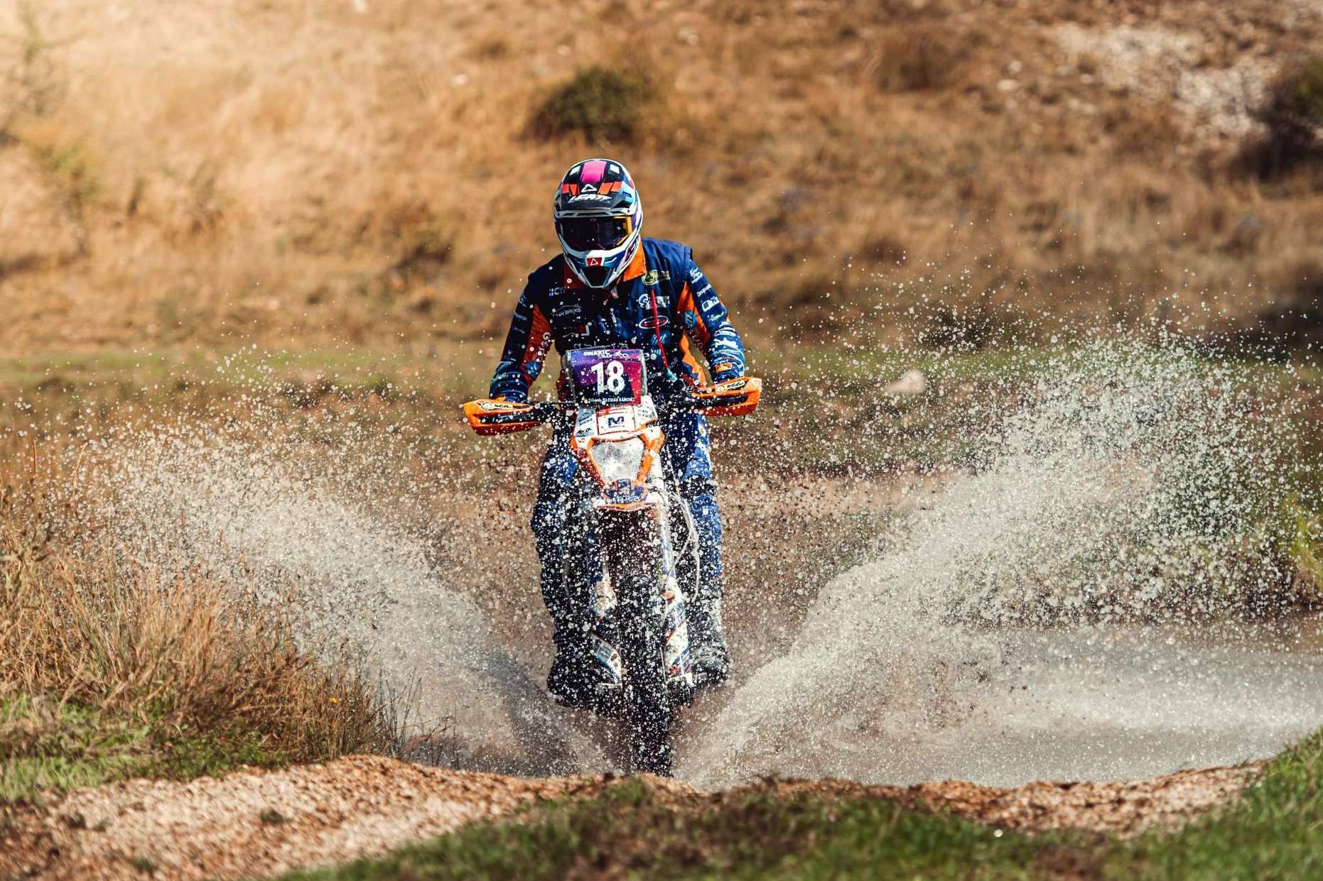 Ropa deportiva off road personalizada, de la mano de ADHESIVOSEMBARRADOS