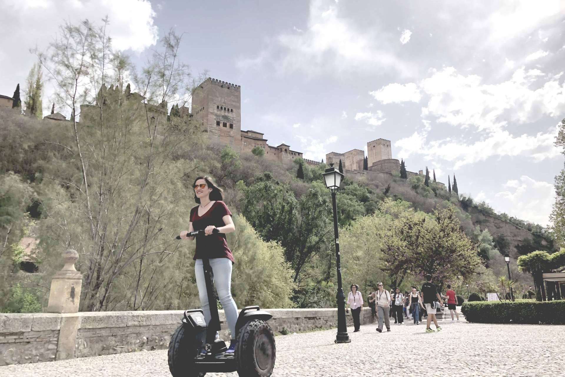 Play Granada lleva más de 20 años organizando tours por Granada