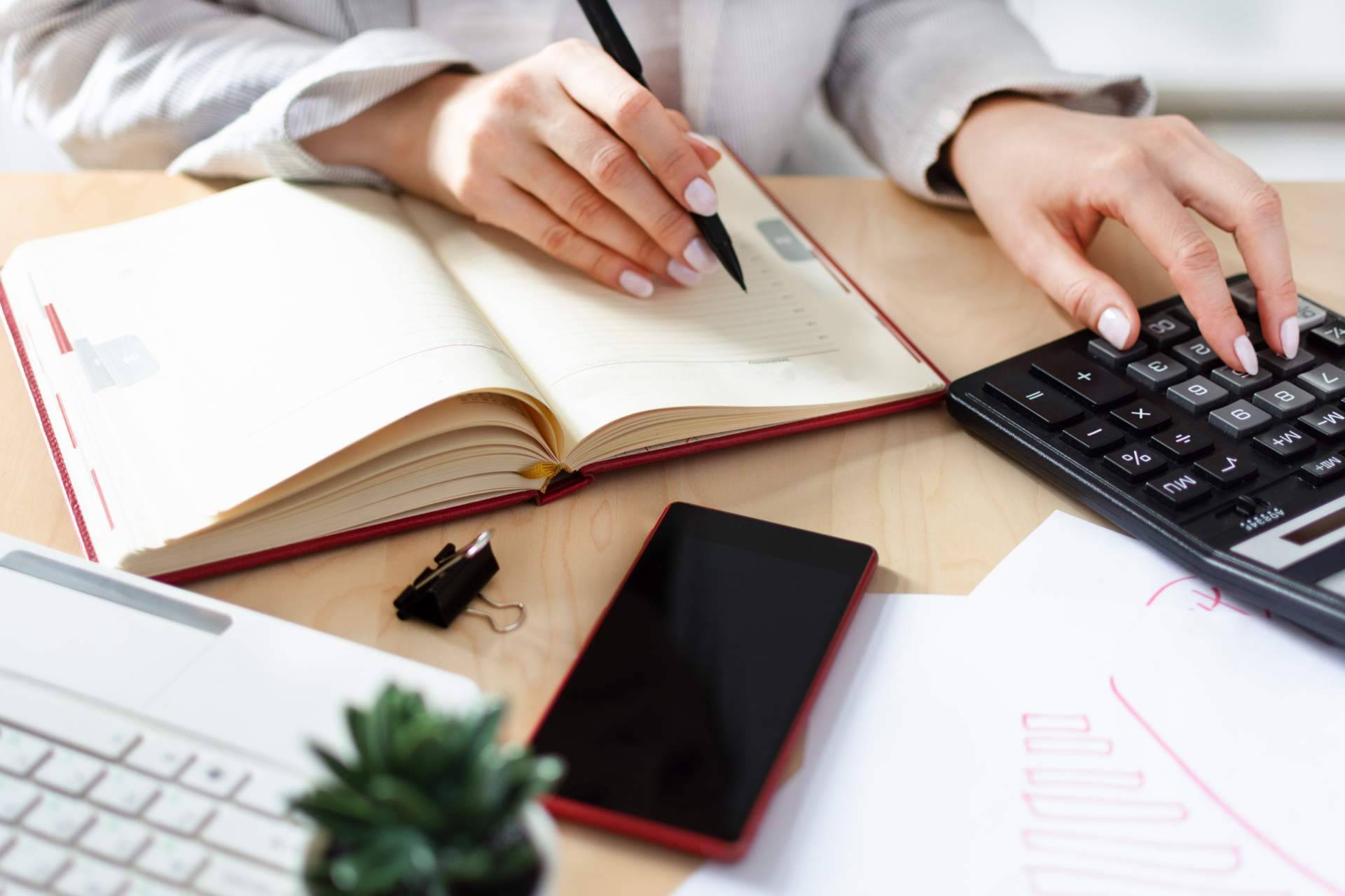 ¿Cuáles son las funciones de un controller financiero?, de la mano de IOE Business School