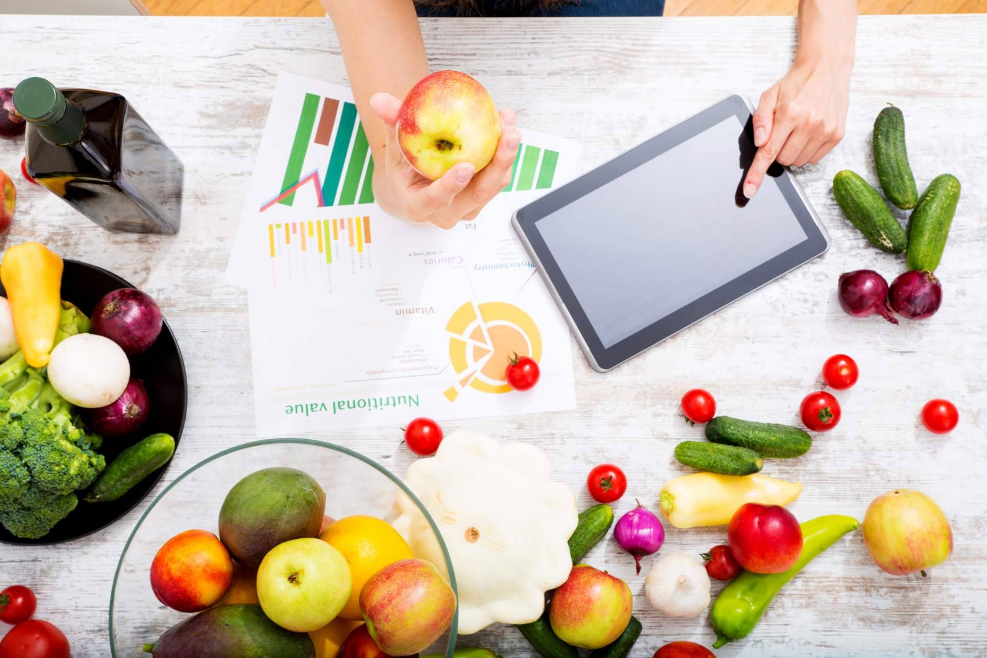 ¿Cómo evitar los atracones de comida con un cambio de hábitos?