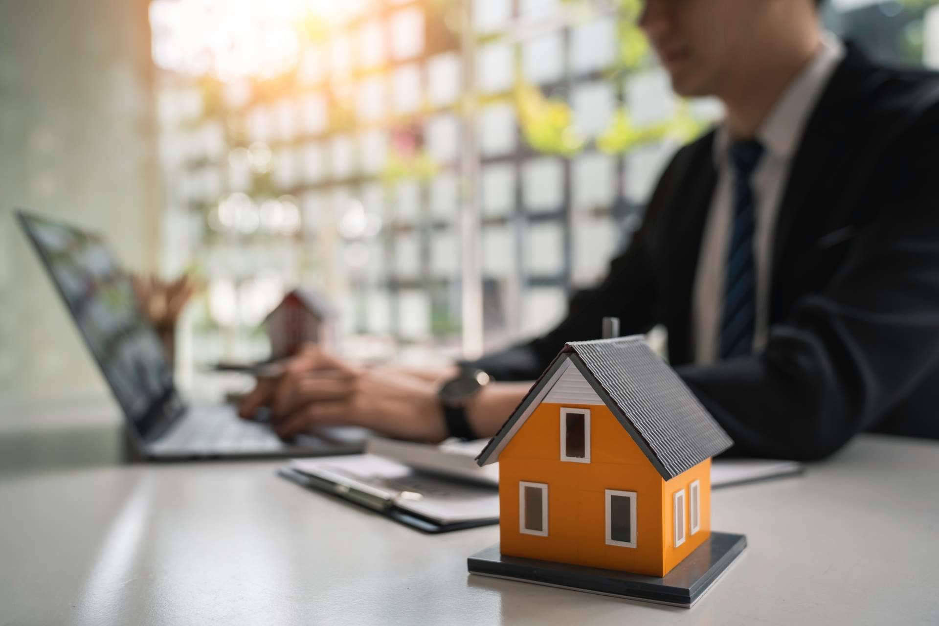 ¿Por qué invertir en inmuebles como bien refugio en tiempos convulsos?, con Realtyplus