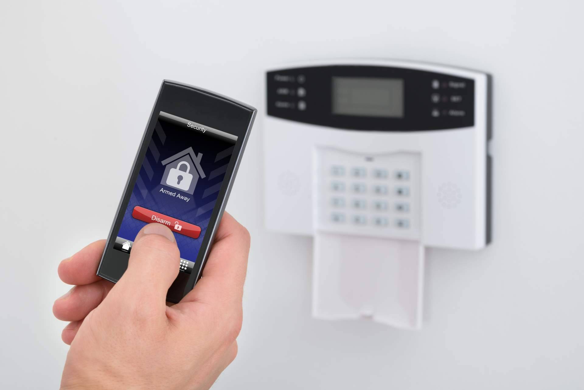 Para evitar ocupaciones en casas a la venta, Urban Asesores Inmobiliarios instala alarmas