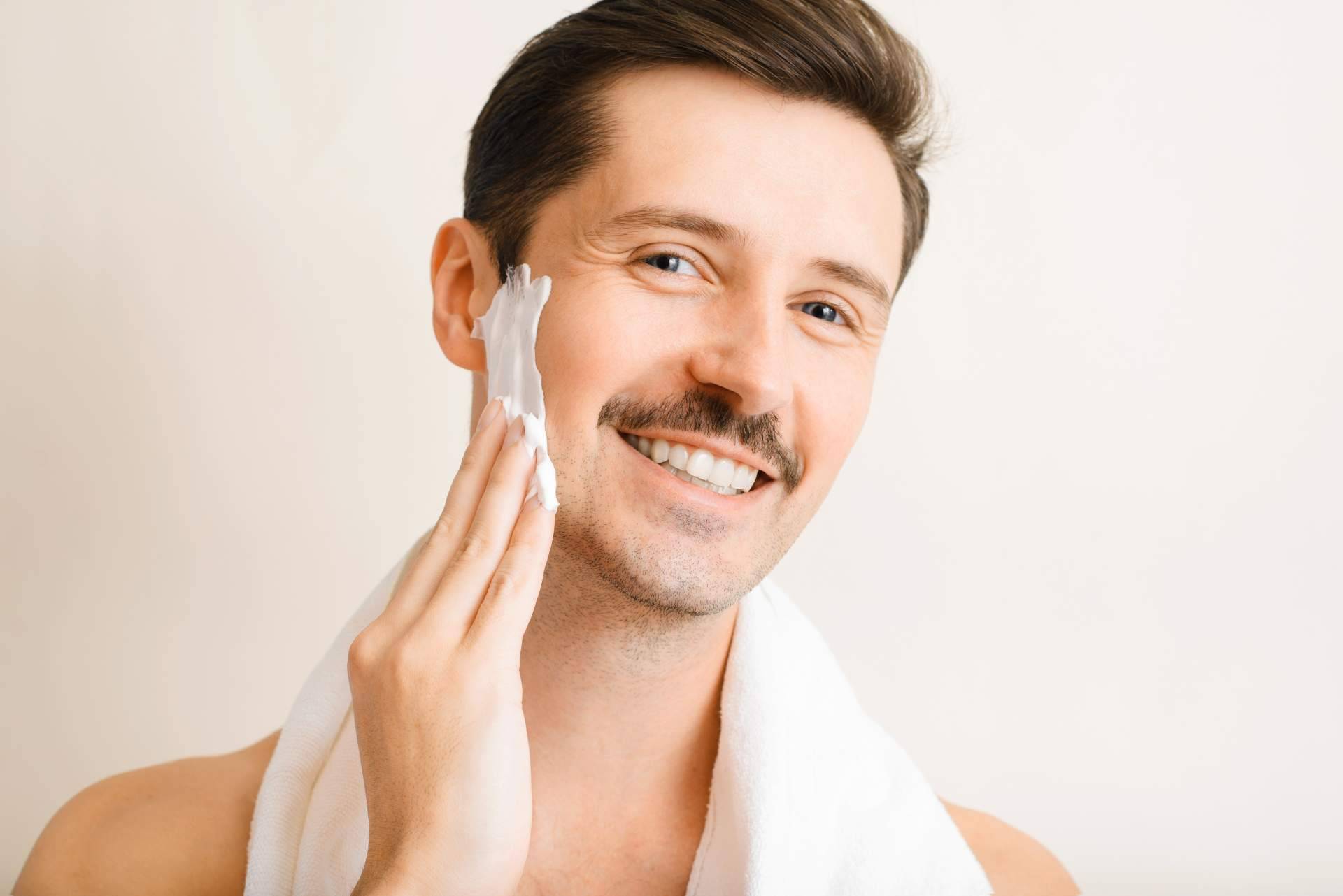 ¿Qué es el movimiento Movember?, con la cosmética masculina de Farmasky
