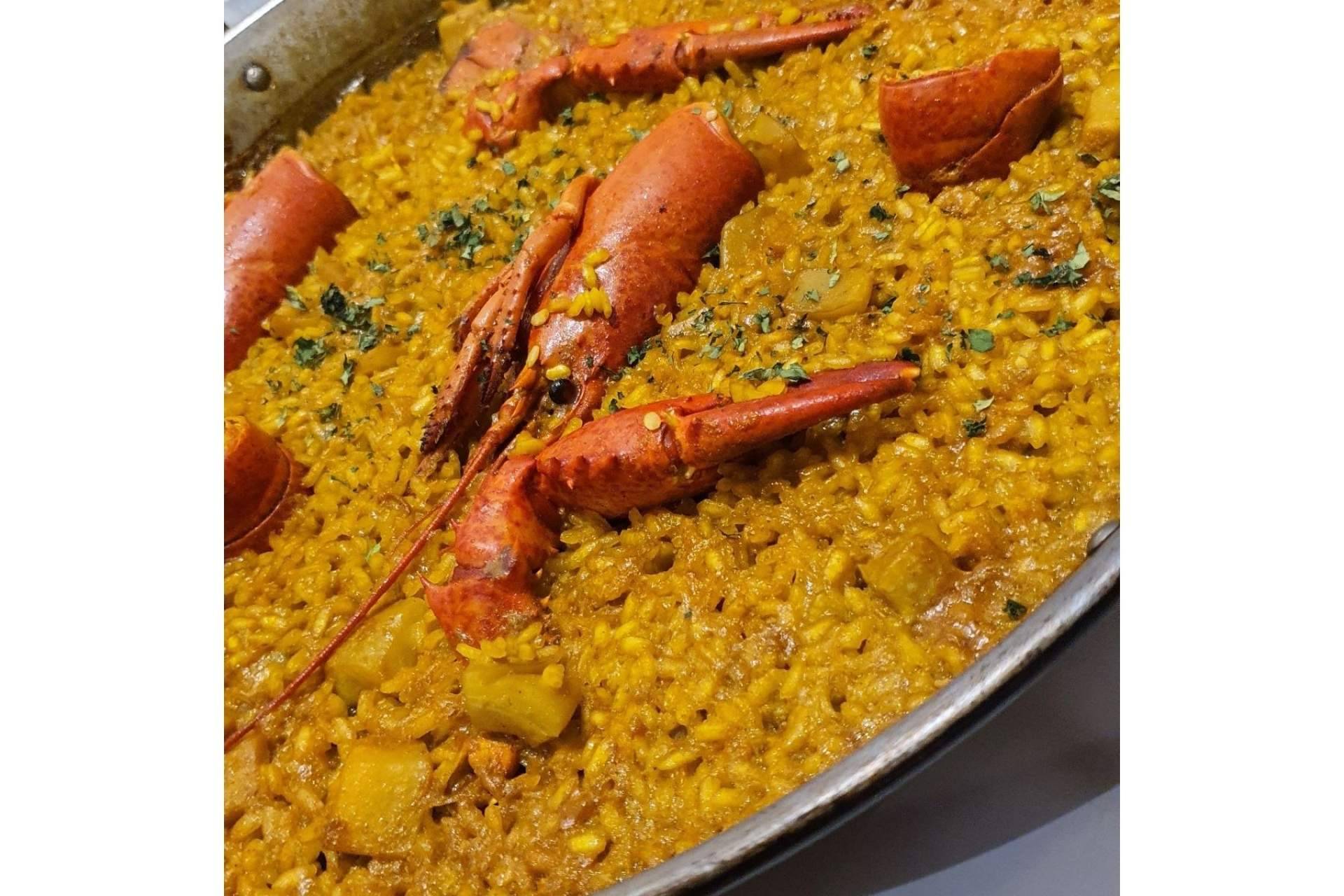 En la zona de El Cabañal,  La Taberna Casera  se establece como una de las arrocerías en Valencia más reconocidas
