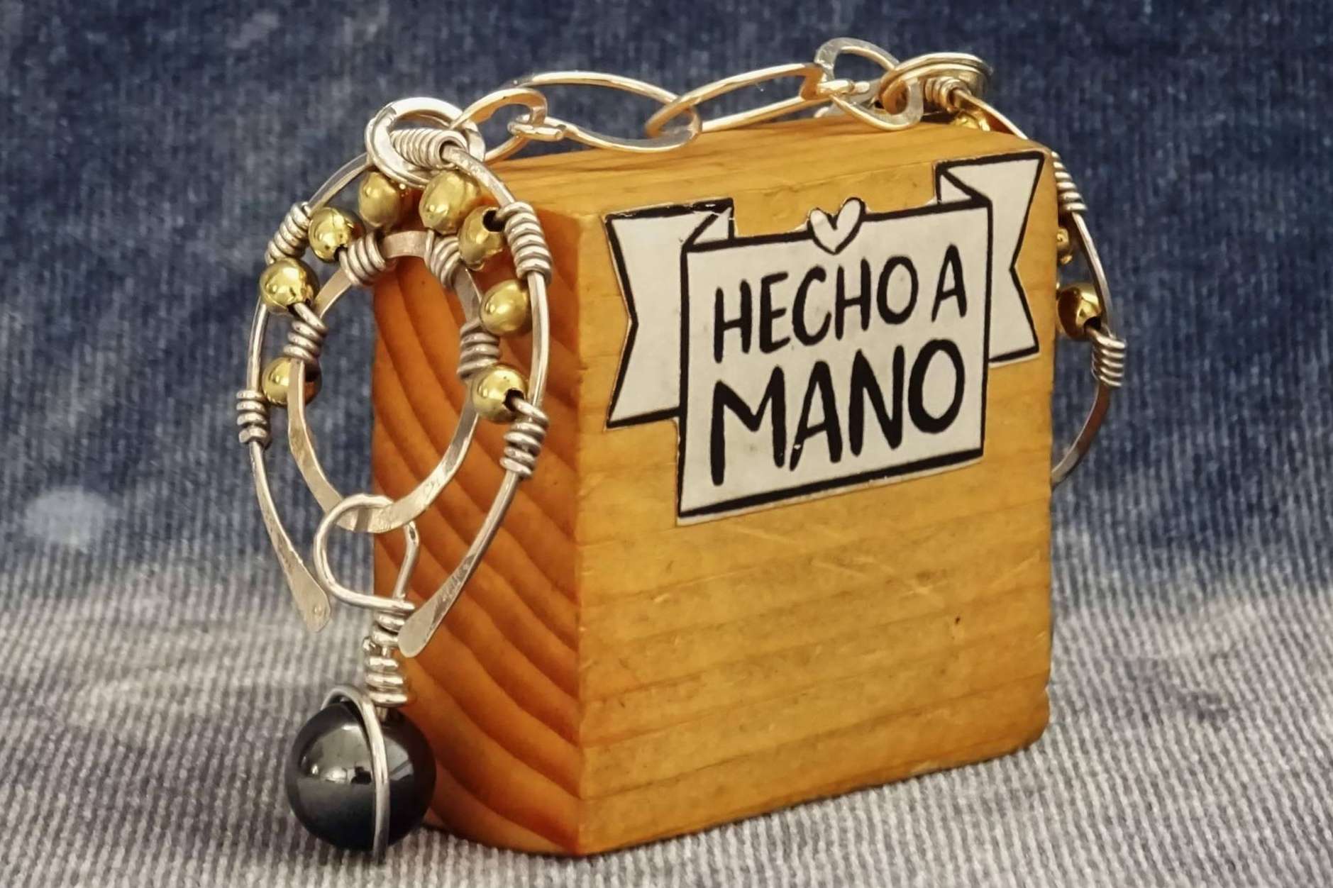 Fabricación de joyería artesanal y sostenible en Ecolibrí