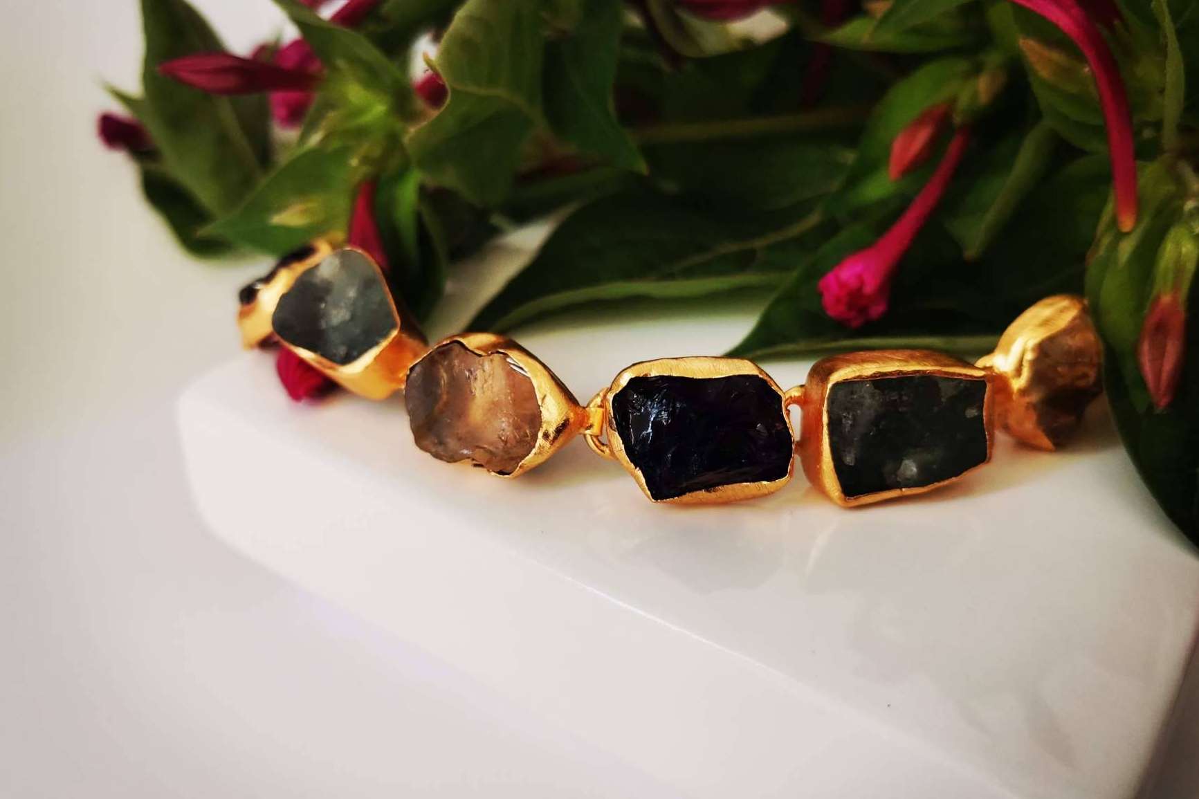 Las joyas con piedras de Isabel Lamadrid, una firma elegante y original