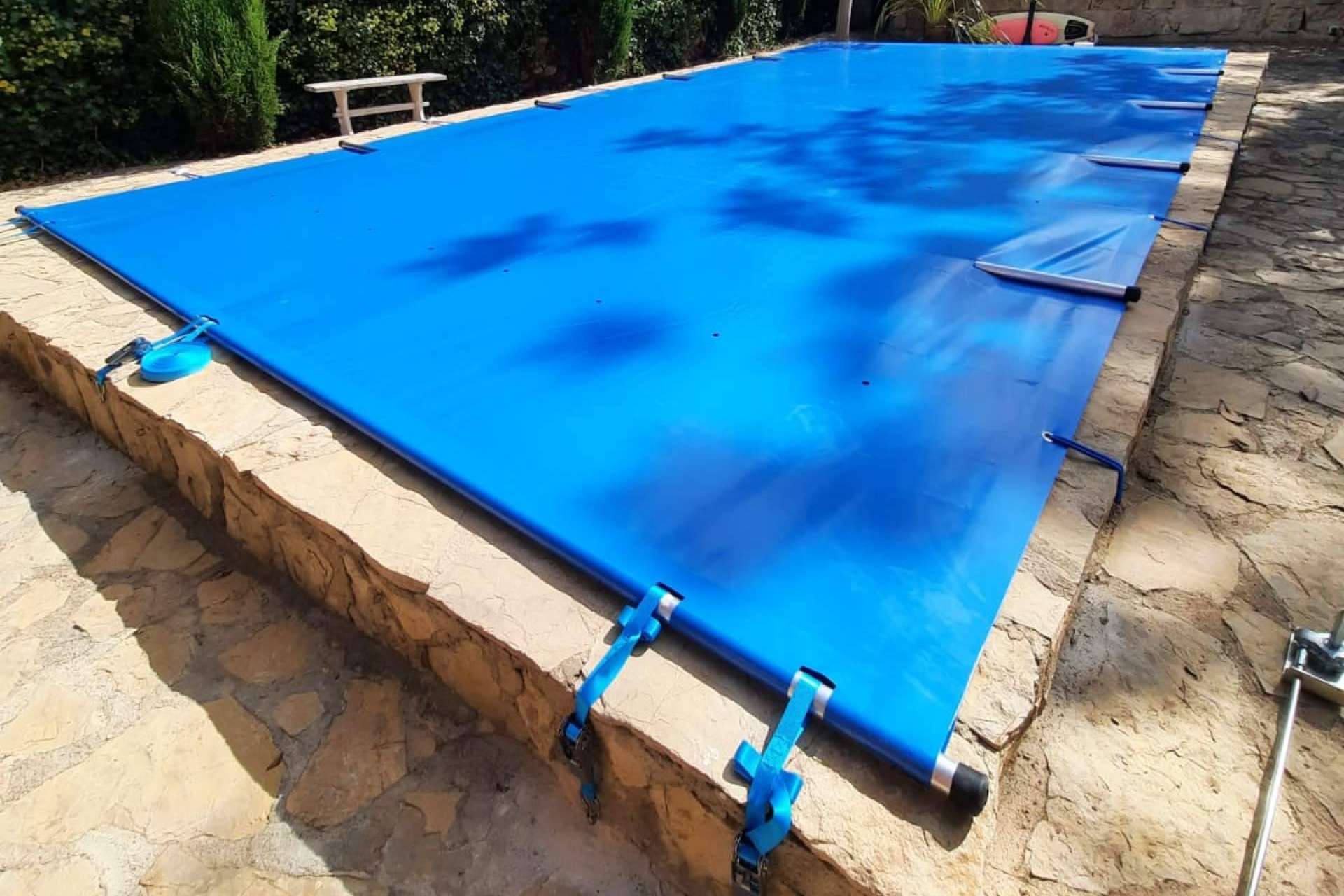 Cómo elegir un cobertor de invierno para piscinas en exterior