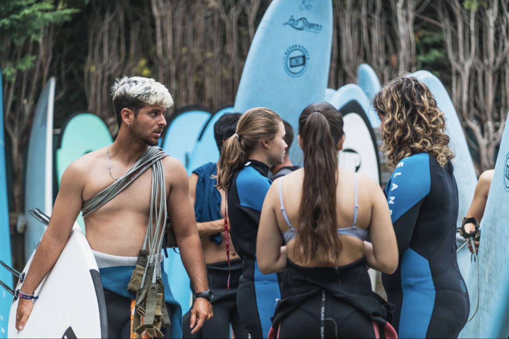 Family Surfers - Surfcamp Las Dunas presenta una oferta especial de alojamiento gratuito para unirse a su escuela de surf este invierno