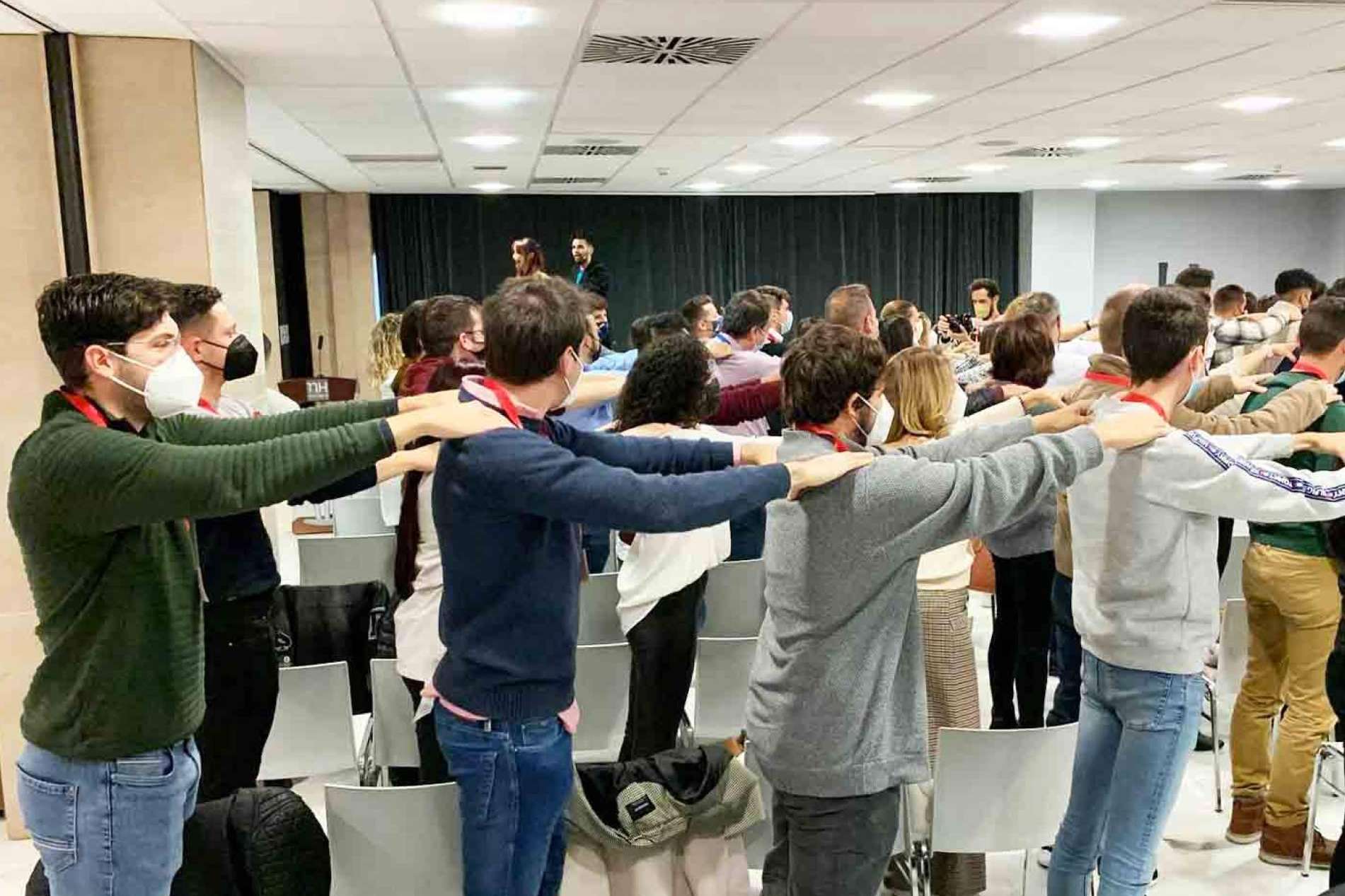 Crear historias sin guion previo con la escucha activa, el trabajo en equipo y la creatividad, de la mano de ImproVivencia
