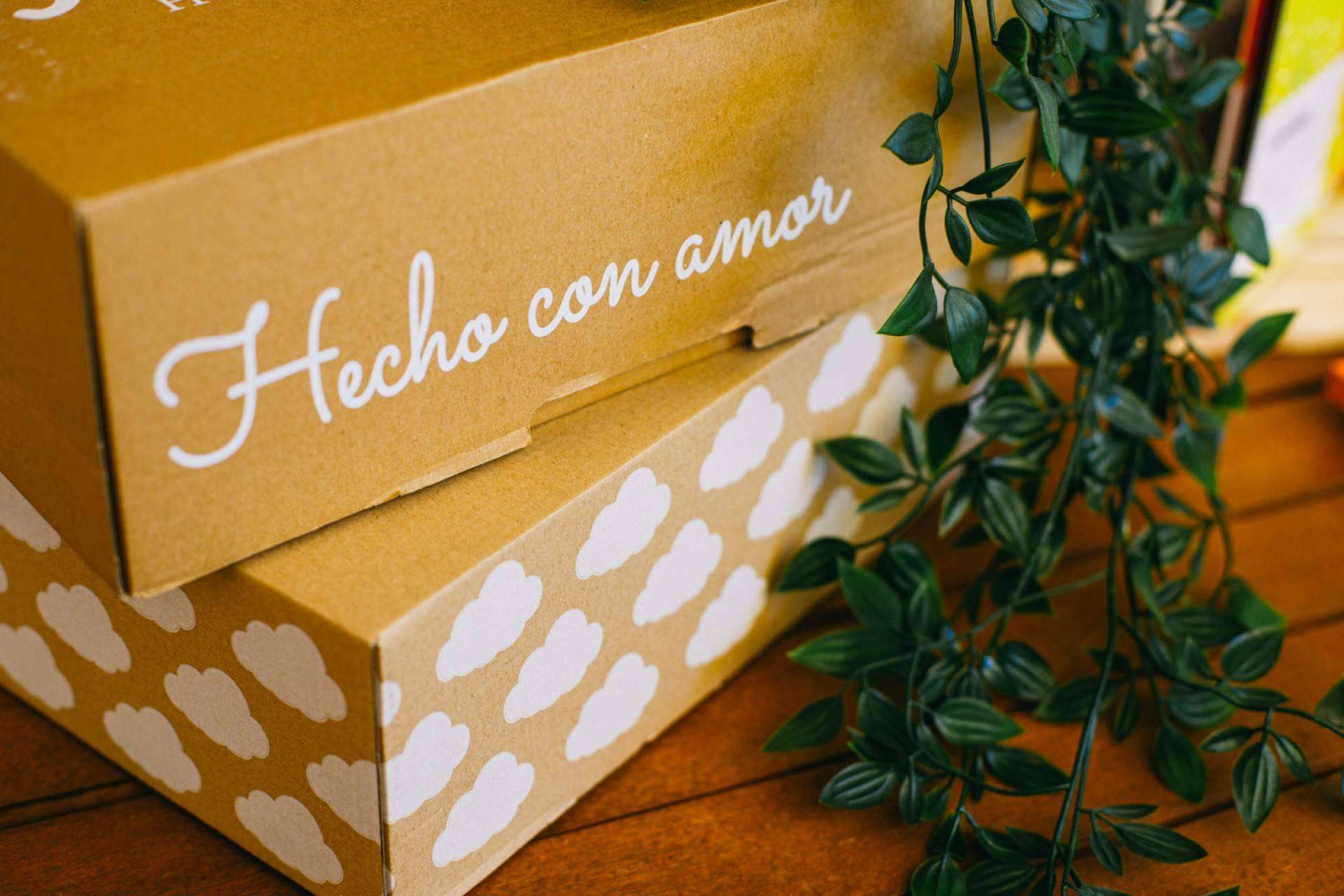 Envío de una caja con productos para bebés con Bebenube y su servicio de suscripción para padres y madres