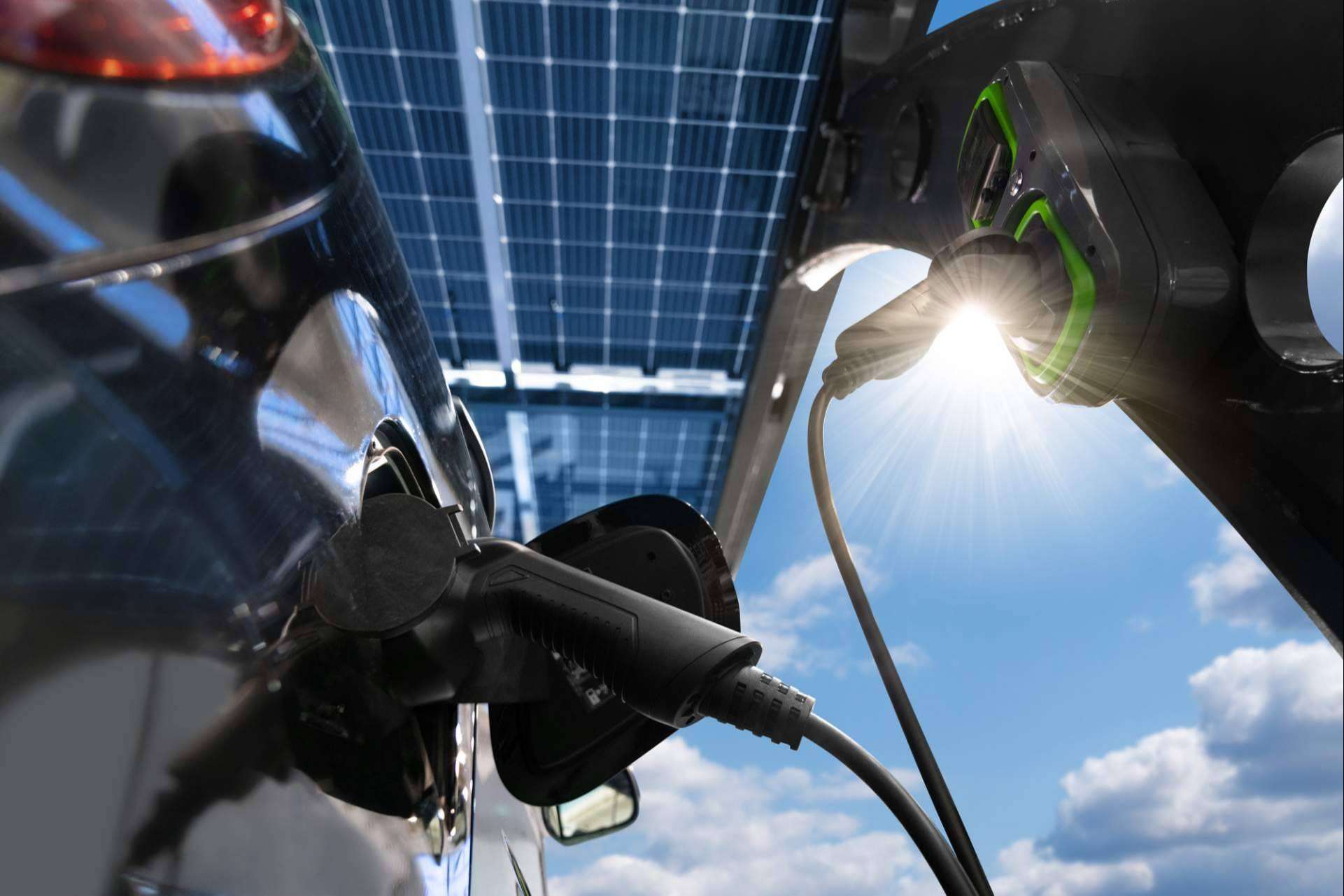 Paneles solares para la recarga de vehículos eléctricos a coste 0, con Smart Wallboxes