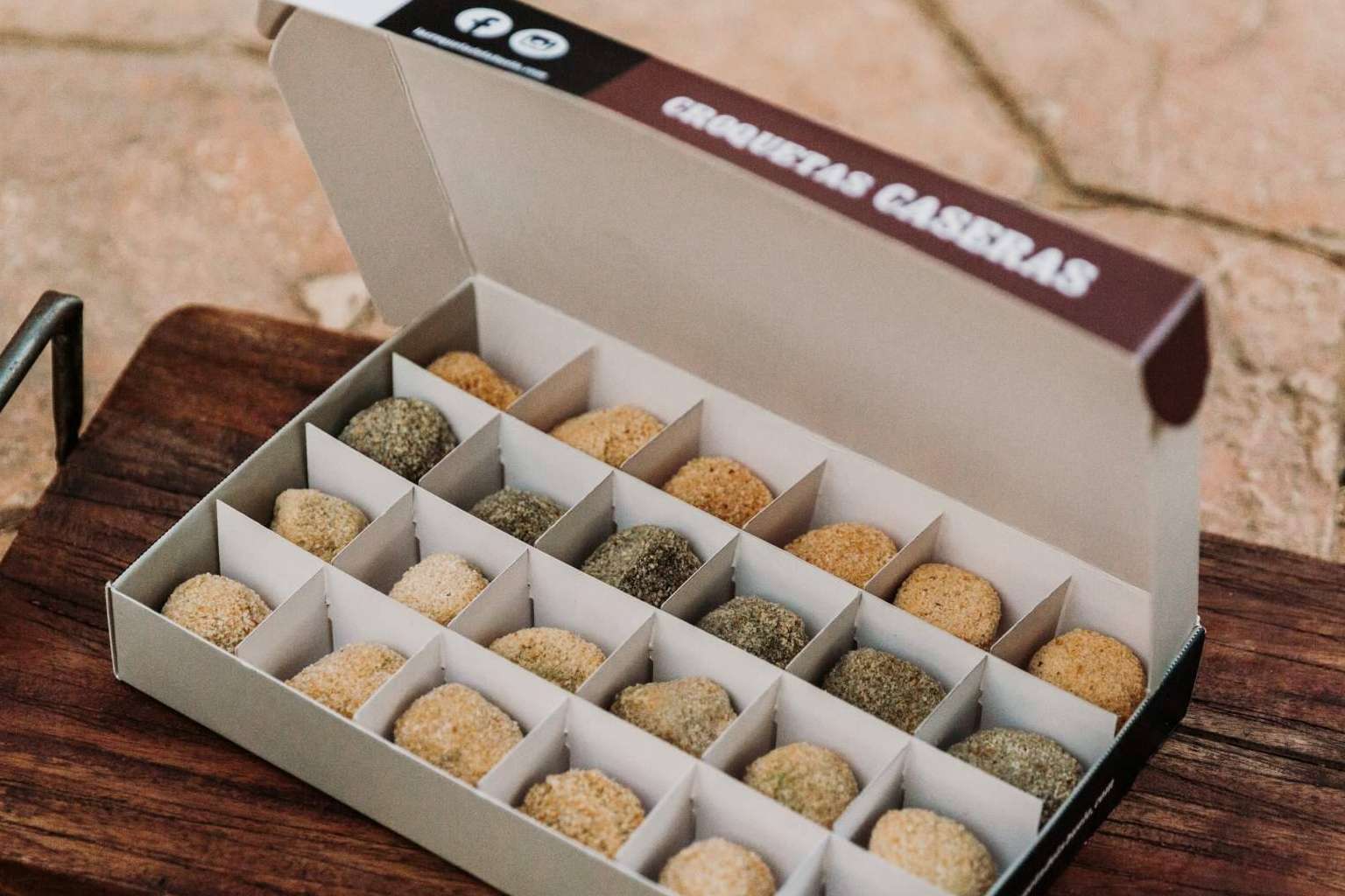 La Croqueta del Abuelo ofrece croquetas gourmet a domicilio listas para freír