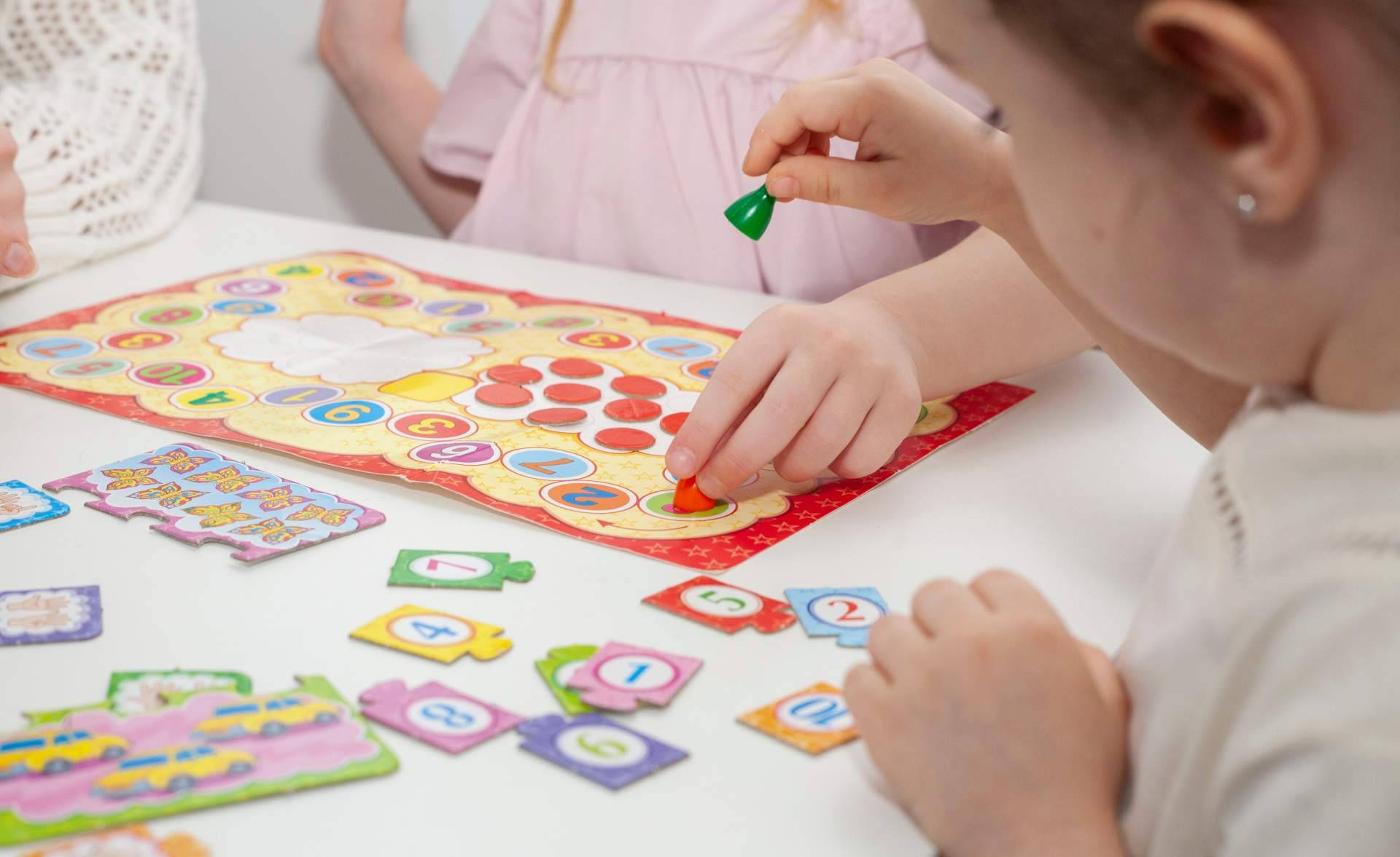 Jugar con amigos y los juegos de mesa imprimibles y baratos de Fotocopia Barata
