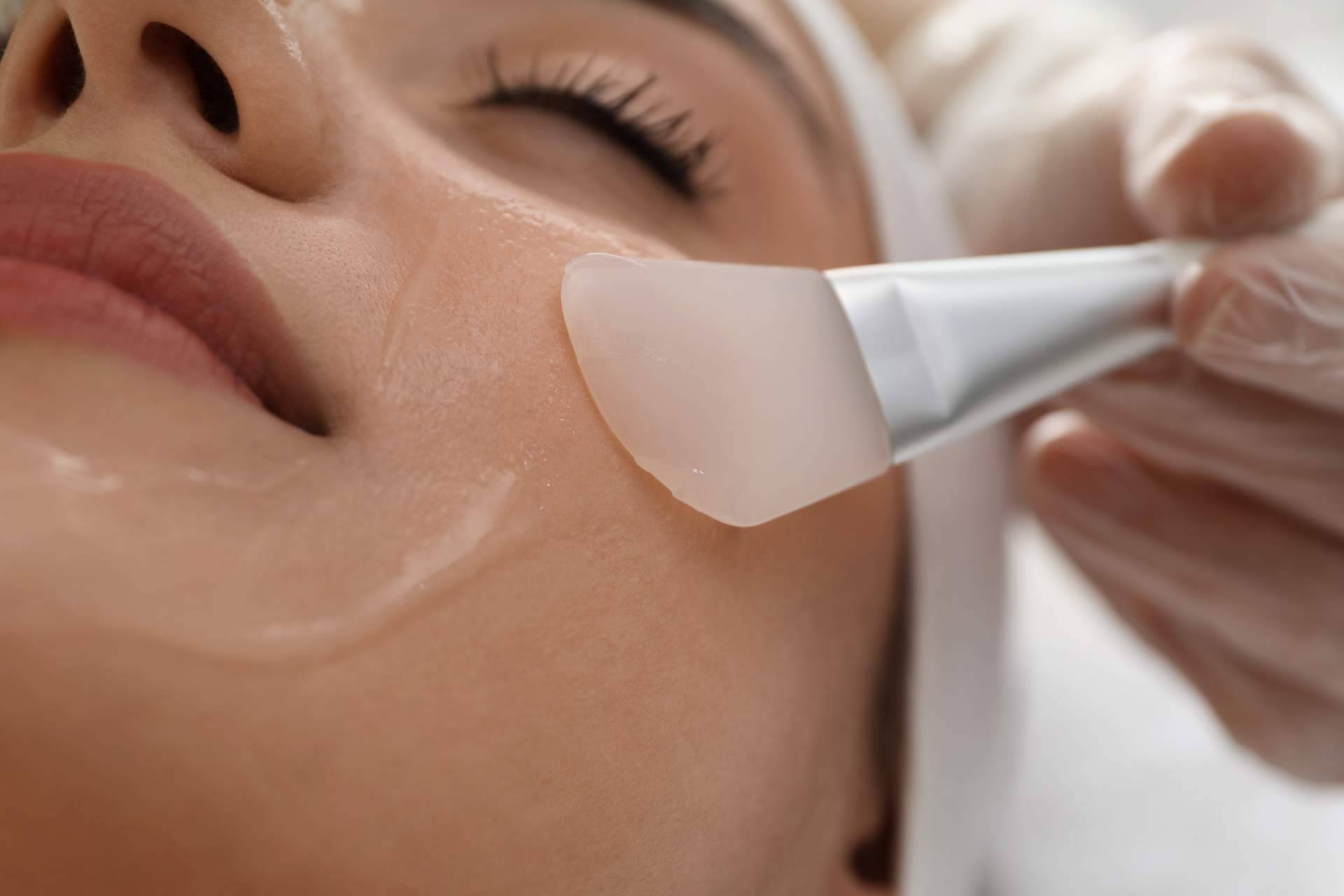 Peeling químico para una piel saludable y luminosa, en Espacio Hebe