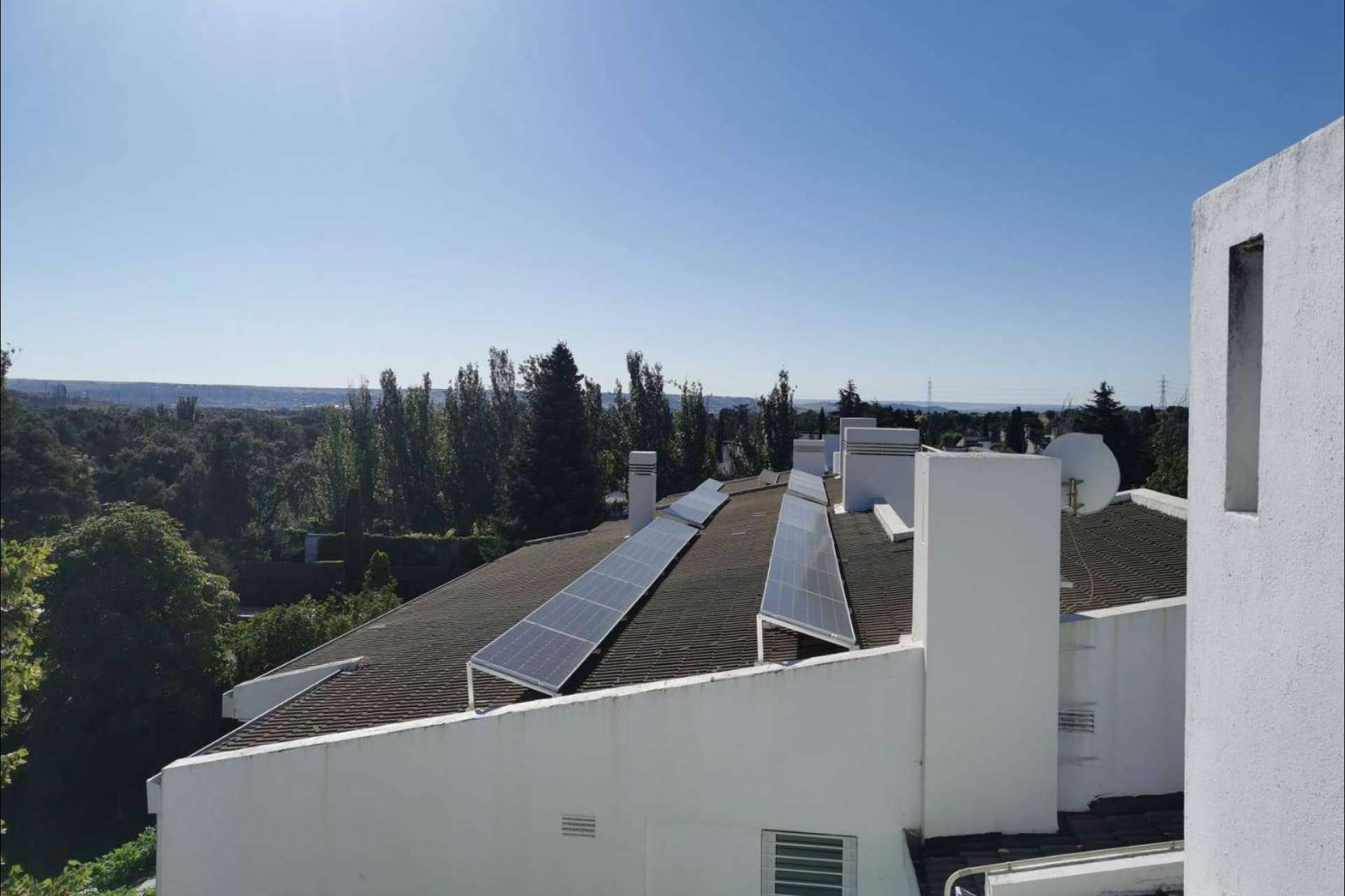 Olvidarse de la subida de la luz enchufándose al sol