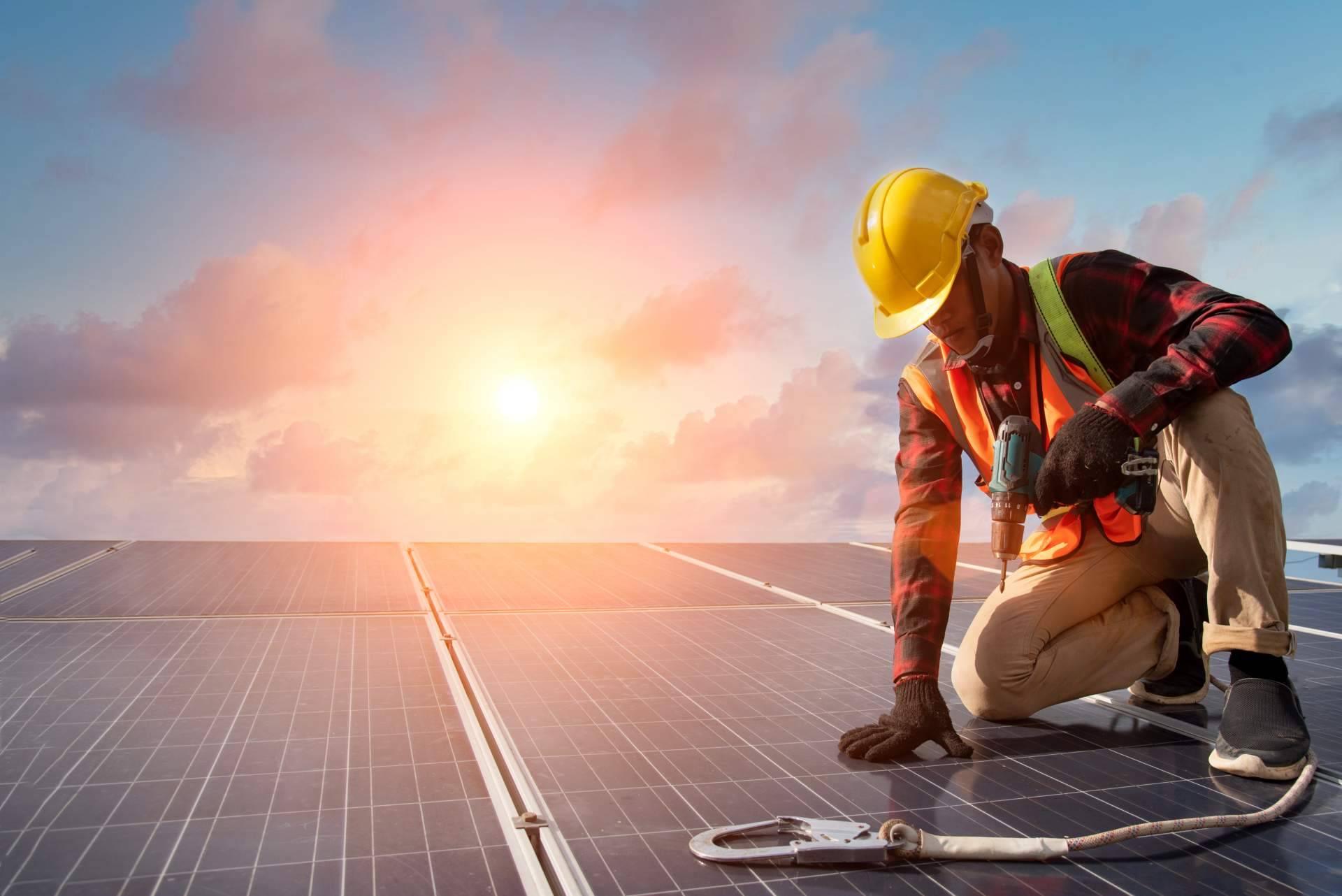 El servicio integral de Ingeniería MASRED para instalar placas solares, desde el asesoramiento inicial a la instalación