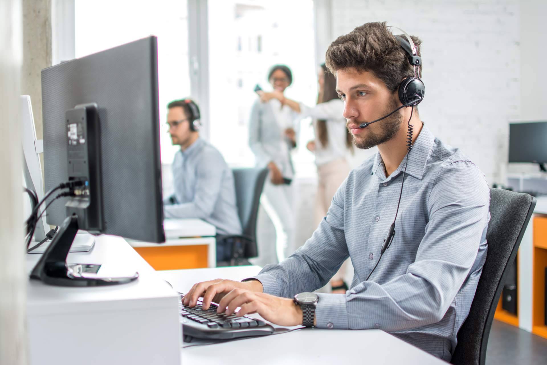 Beneficios de contar con un call center en las empresas, por Voiper