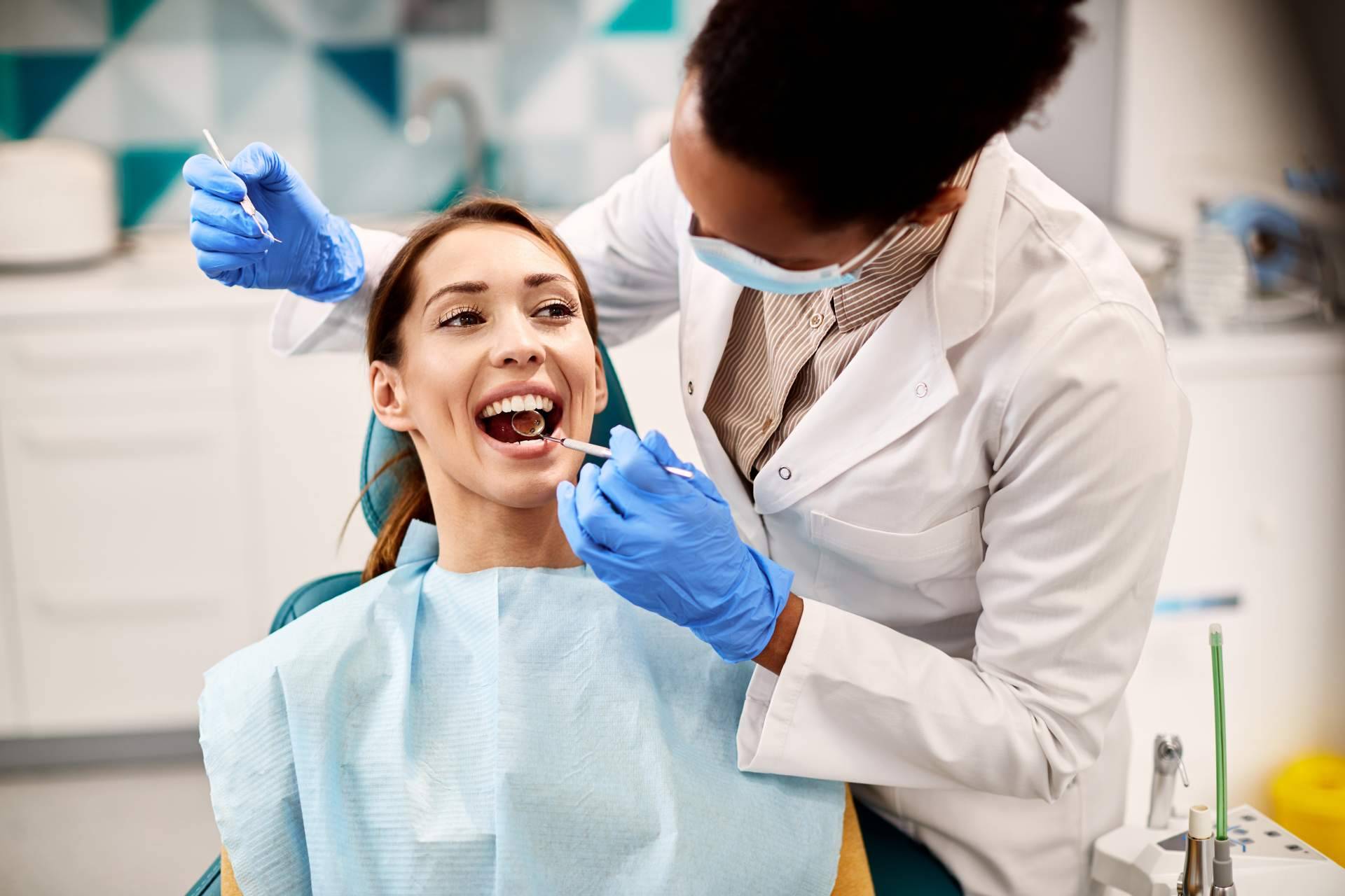 Clínica Dra. Elena Serrano dispone de expertos en implantología dental