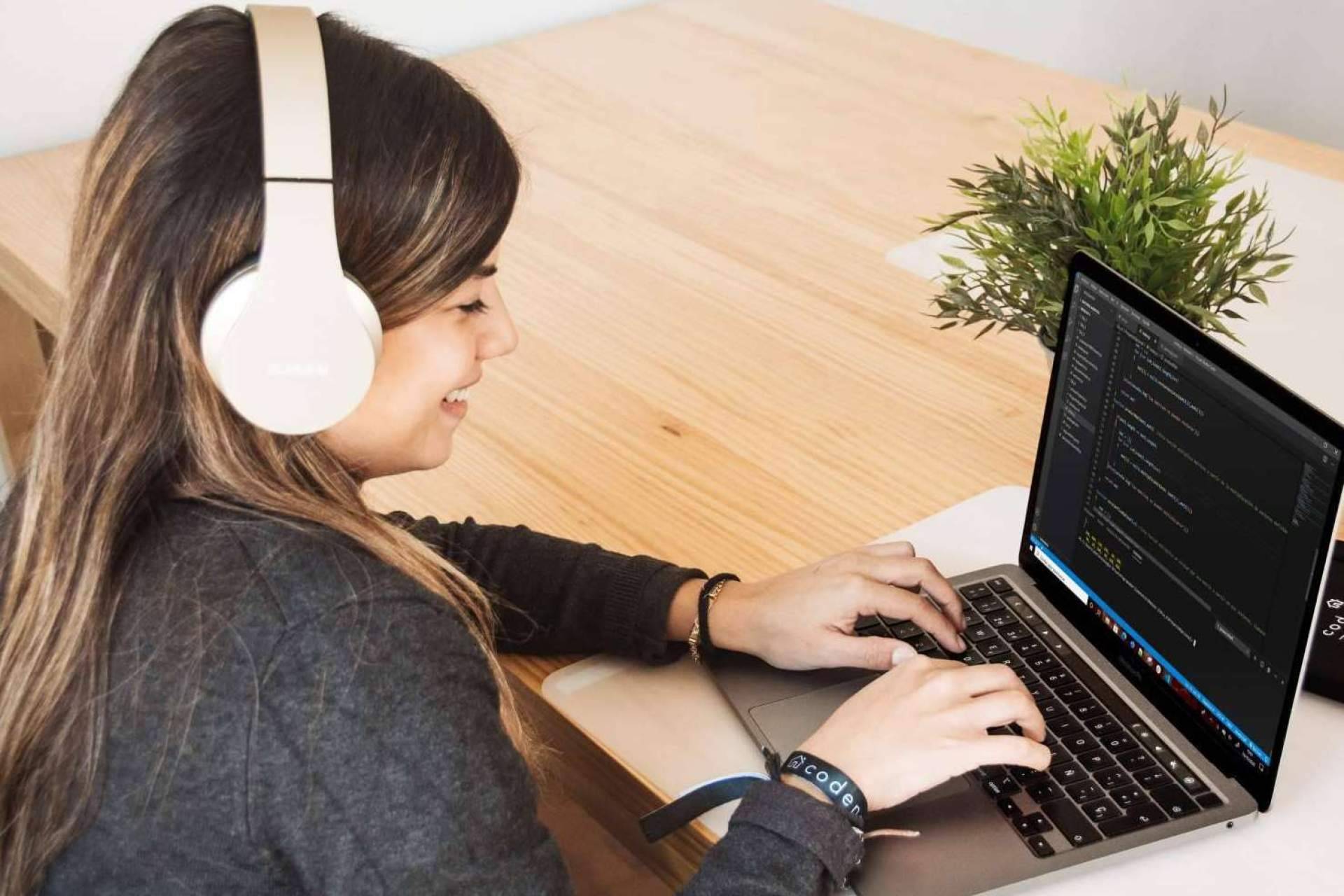 Servicios de programación, desarrollo web y móvil con la escuela Codenotch