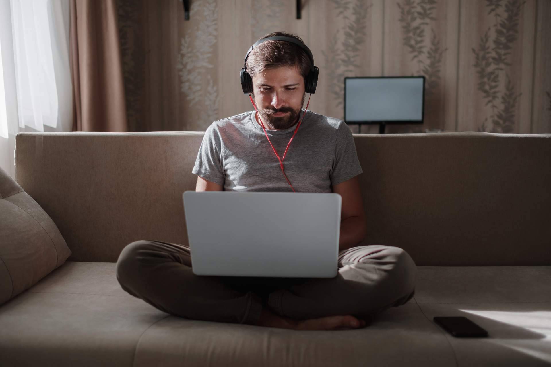 Funnelquik ofrece pautas y herramientas digitales para conectar con los potenciales interesados y vender fácilmente cursos online