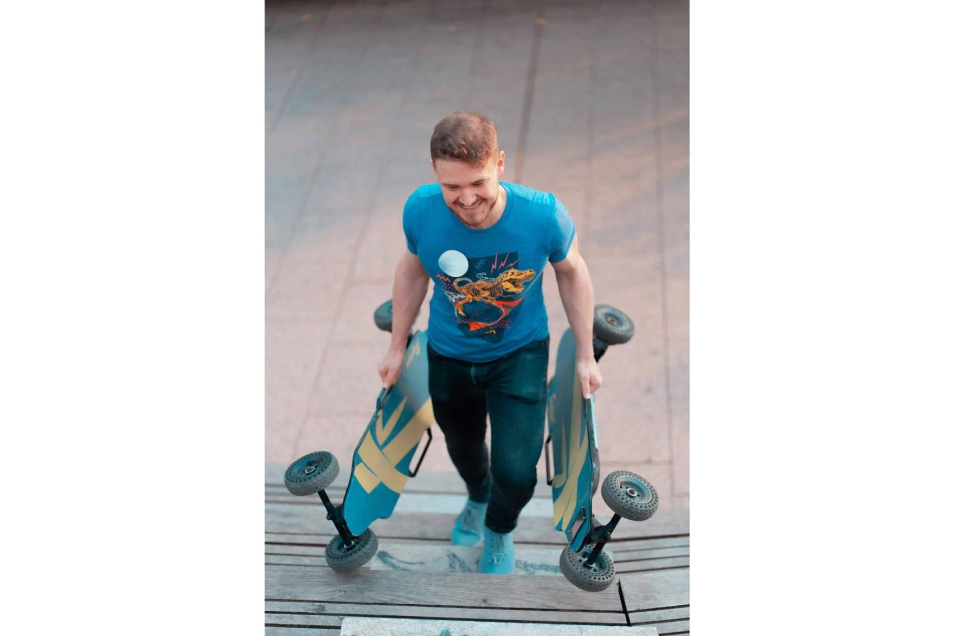 Tomahawk Skateboard señala las diferencias entre el skateboard eléctrico vs. scooter eléctrico