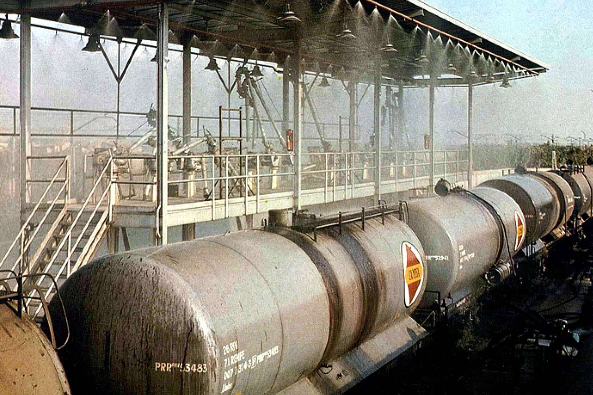 Un histórico vagón cisterna de CAMPSA restaurado por la Fundación del Patrimonio Ferroviario