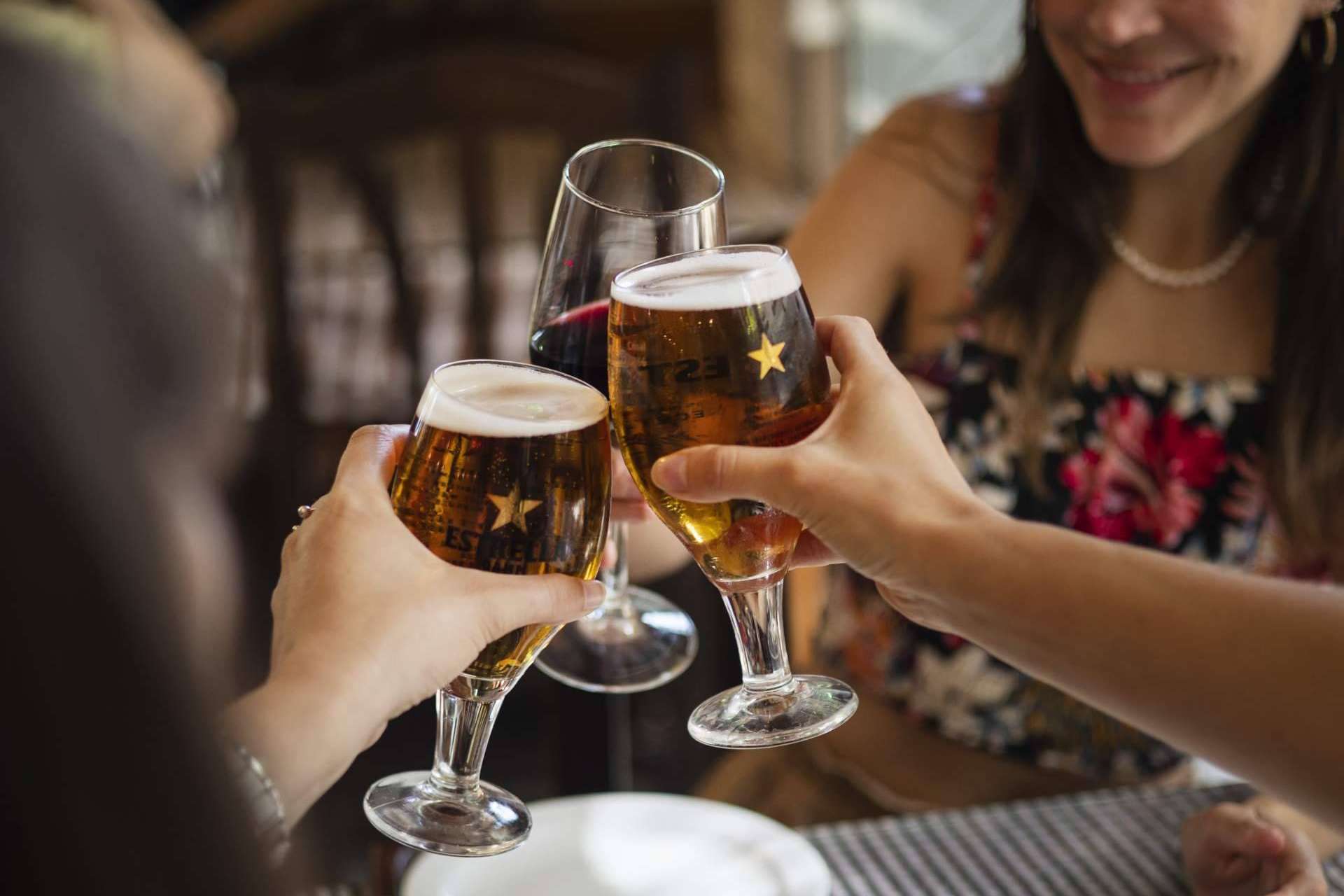 ¿Dónde hacer una fiesta en privado con espacios amplios y catering mediterráneo?, en Pasa Tapas