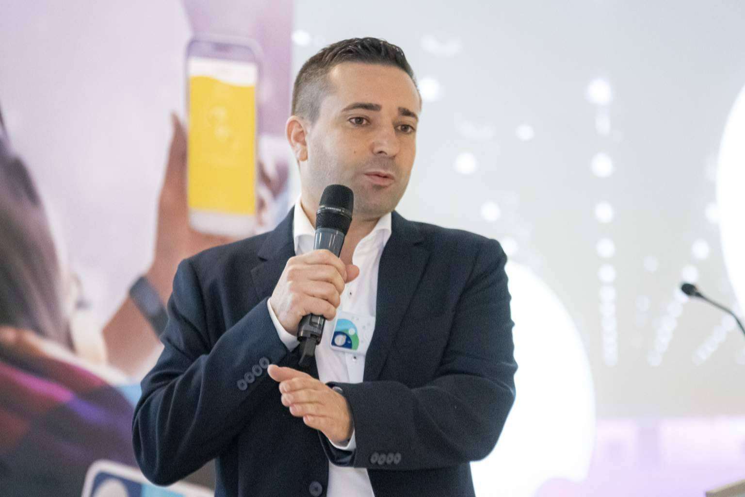 Roberto Peña es el CEO de Sintoniza La Frecuencia