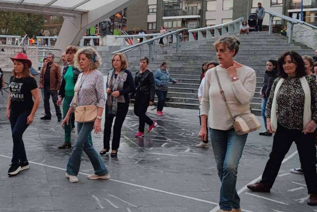 Asociación de Bailes de Salón Dance GM es un centro avalado que imparte los grados de evolución deportiva Line Dance