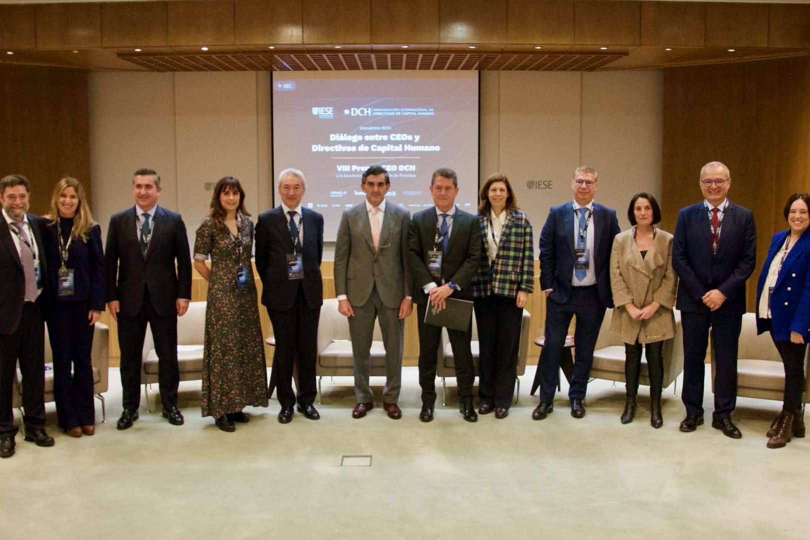 El Dr. Juan Abarca, Presidente de HM Hospitales, premiado en la celebración de la octava edición del Diálogo entre CEOs y Directivos de Capital Humano organizado por DCH e IESE