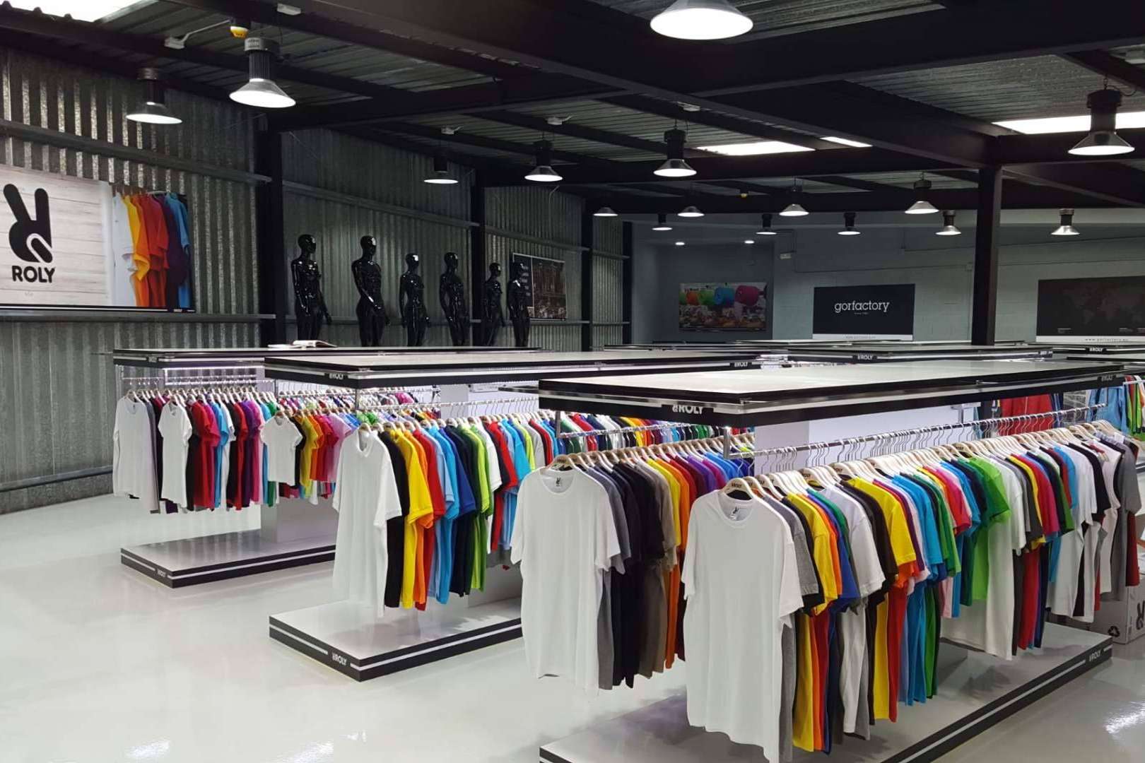 Showrooms diseñados, fabricados y montados por James Dam Studio Creativo