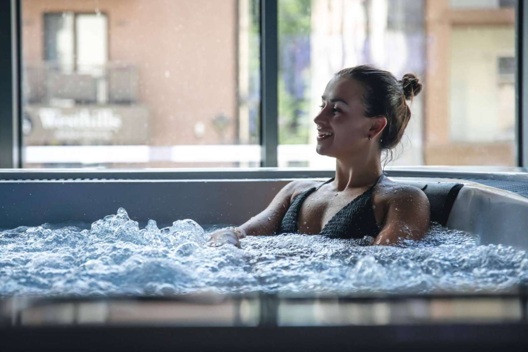 Hidroxury es una empresa especializada en el sector de la salud y bienestar que ofrece un jacuzzi interior para todas las necesidades