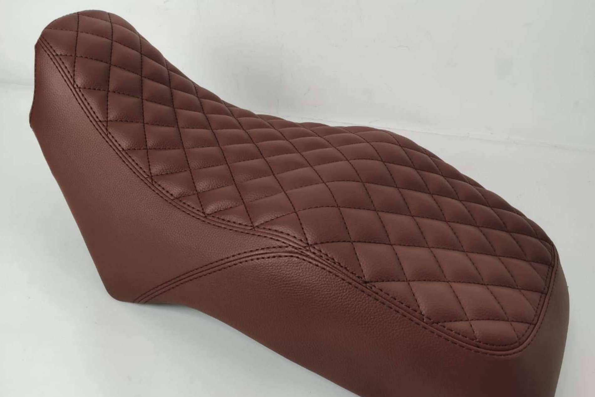 Mejorar la experiencia en la carretera con la personalización del asiento de moto que realiza JM-FUNDAS