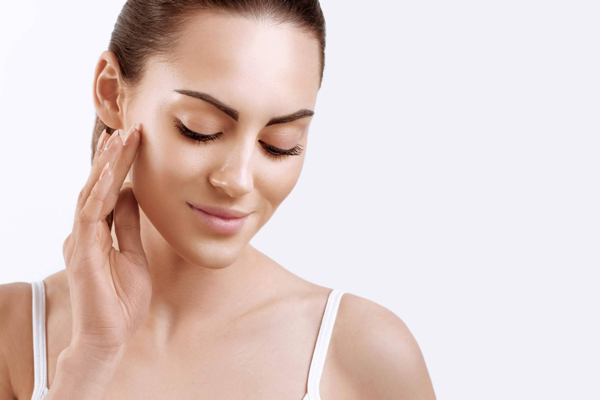 Cosmética facial antiedad y antipolución como HA50X de Bruno Vassari, ya disponible en Llarcó
