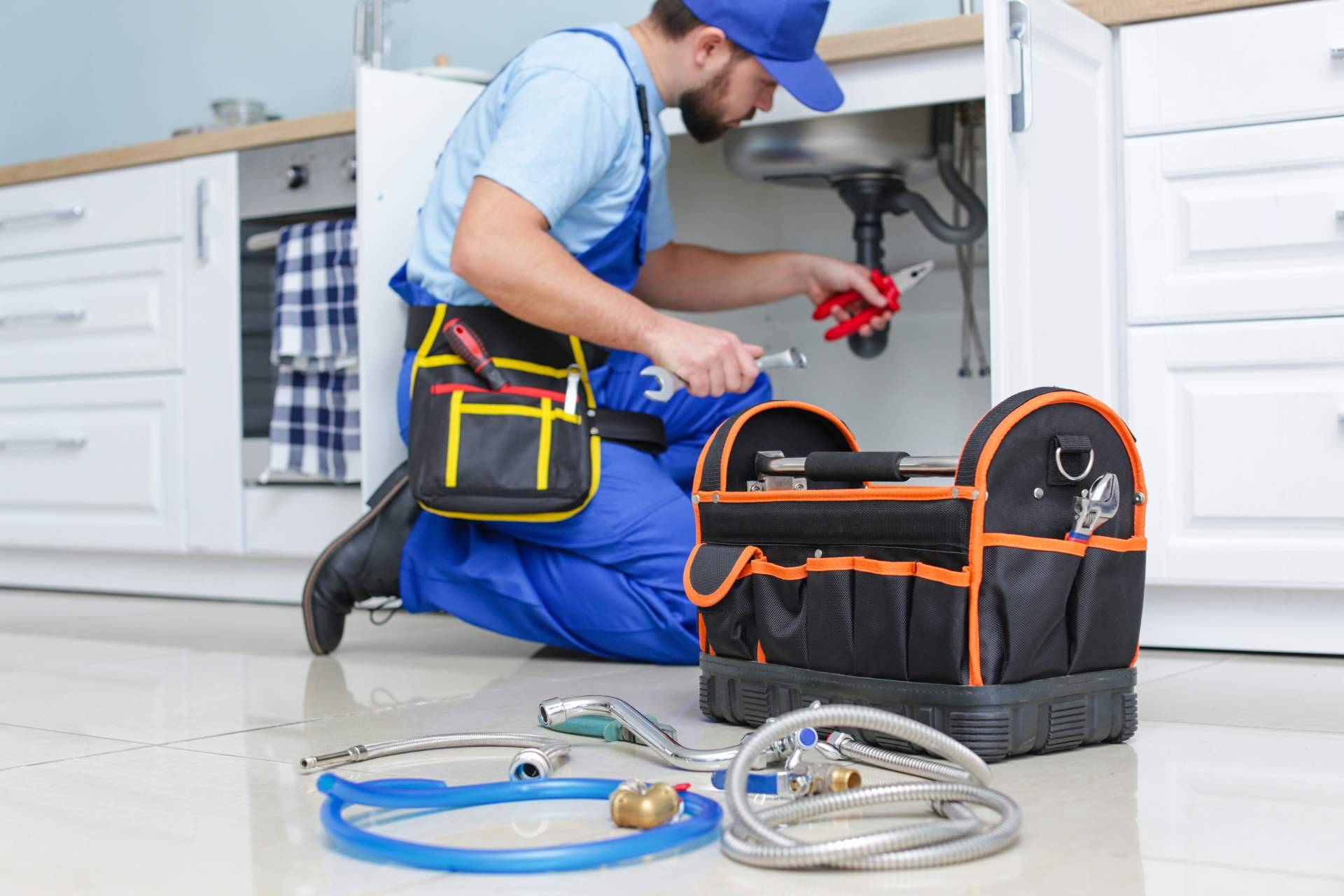 Los fontaneros profesionales con servicio las 24 horas del día en Alicante de la empresa Repairs4You