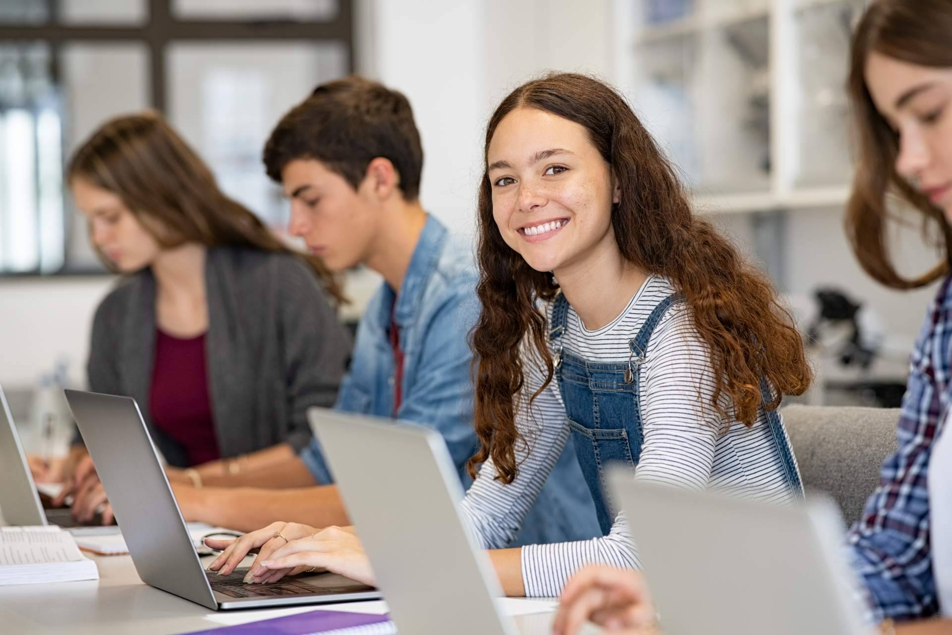 Cursos, tutorías en vivo, correcciones personalizadas y clases 100 % online en Inglessa, una academia de inglés en Gran Canaria y Las Palmas