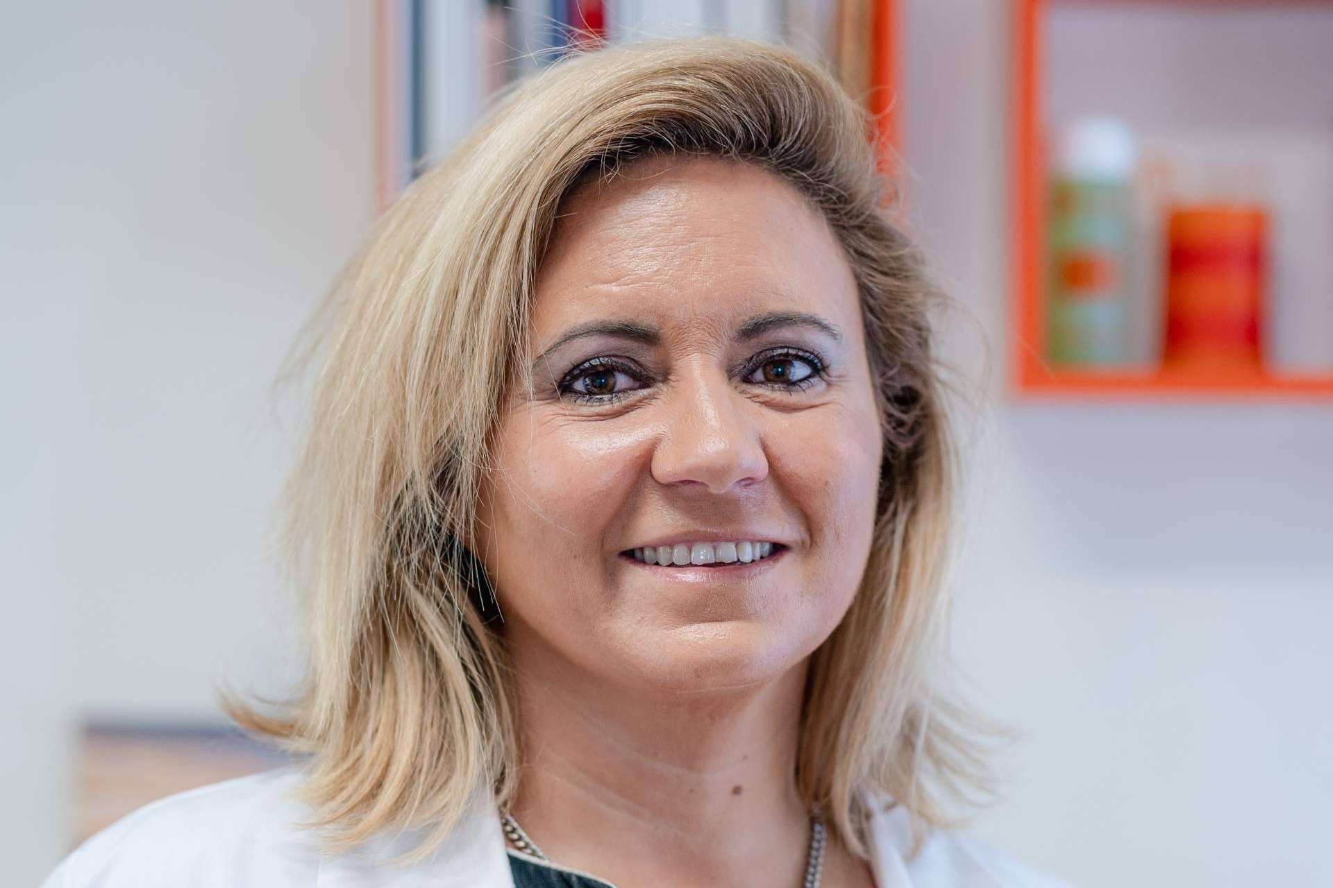 Caspa, grasa y seborrea, tres problemas dérmicos que pueden tratarse en la Clínica Capilar Laura Agrelo