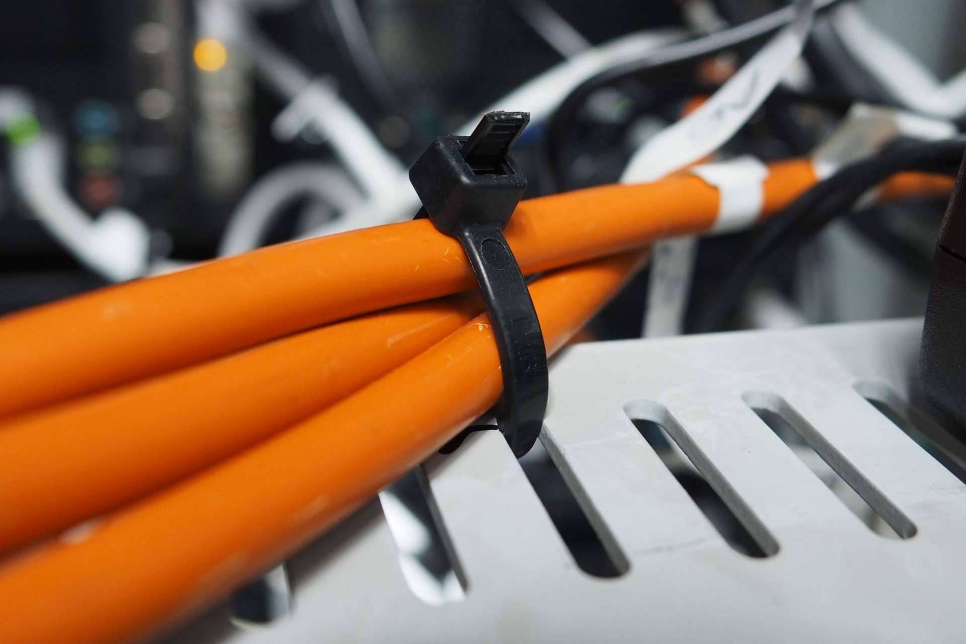 Actelser ayuda a conseguir internet rápido y fiable en toda la casa cuando no llega bien el wifi