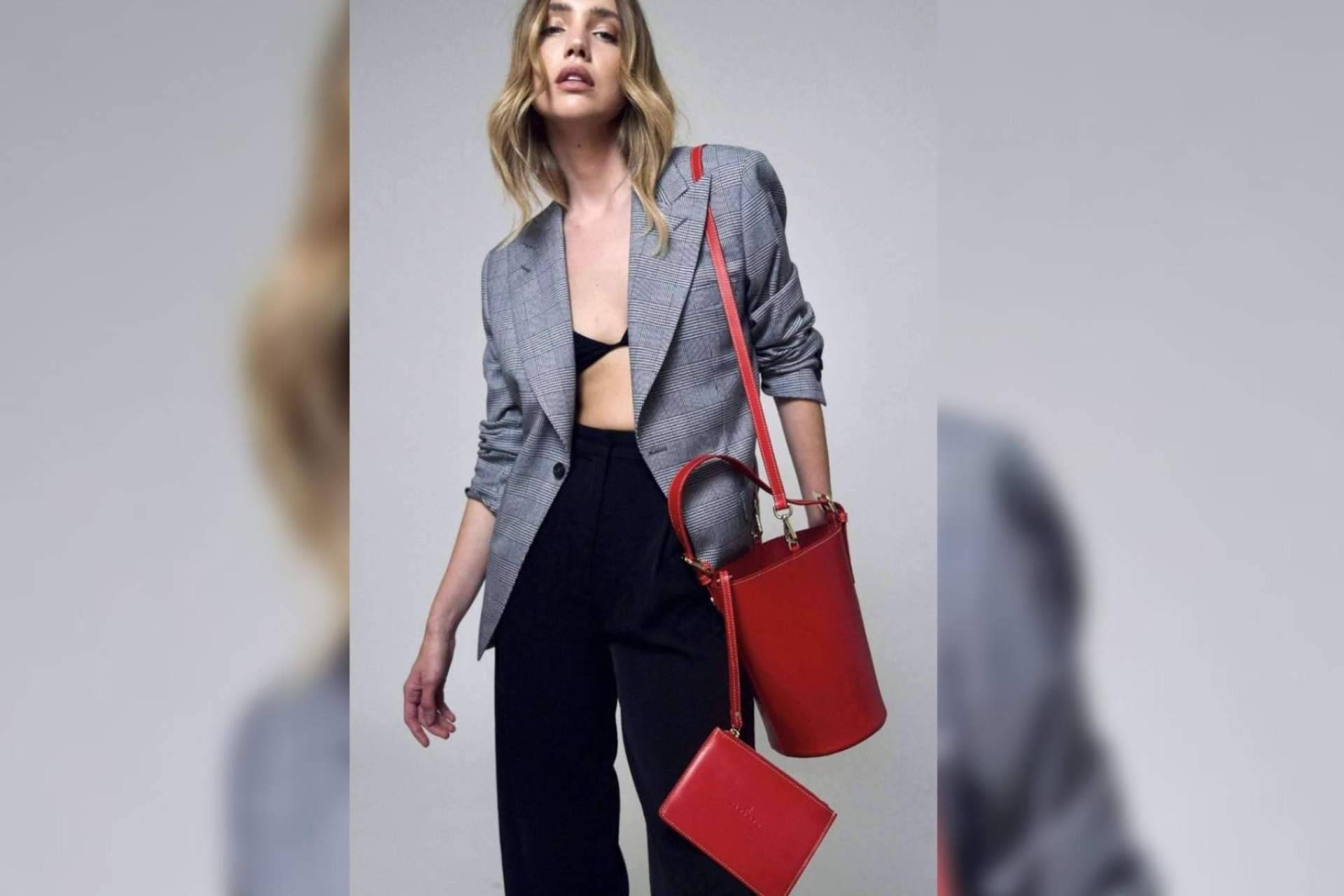 Parenzo cautiva con sus bolsos de lujo creados artesanalmente