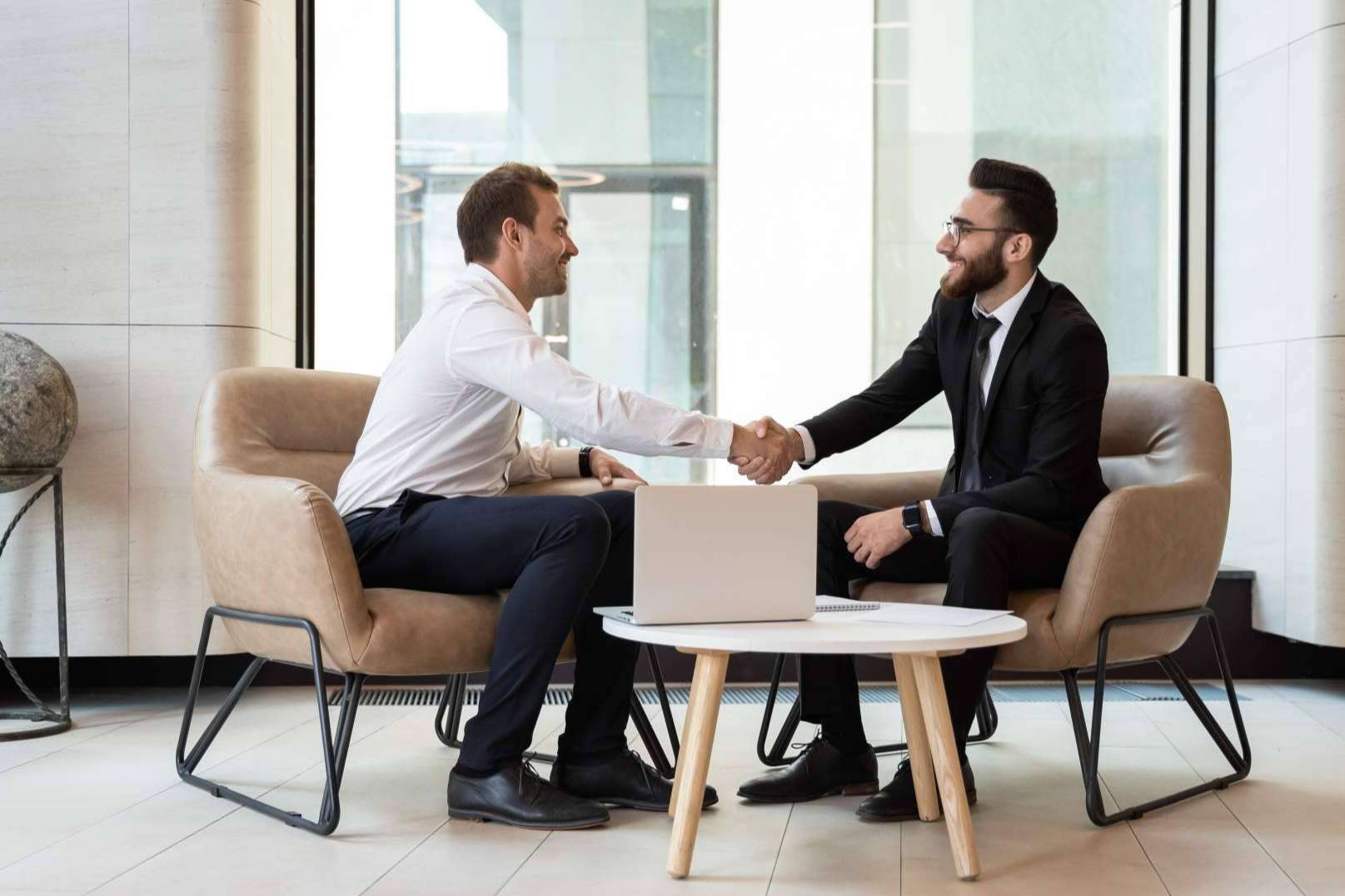 Los beneficios y diferencias entre la gestoría online y la gestoría presencial, según Doiser