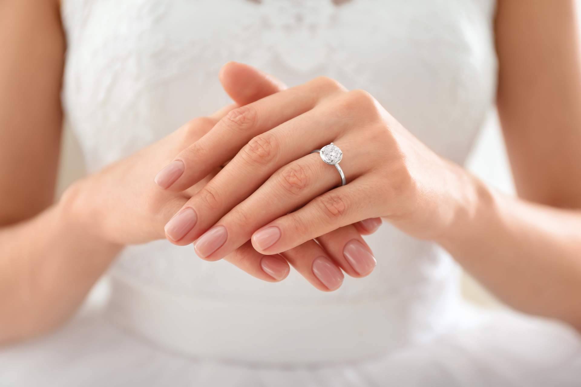 Staring tiene la solución para sorprender a las futuras prometidas con un anillo de compromiso único y personalizado