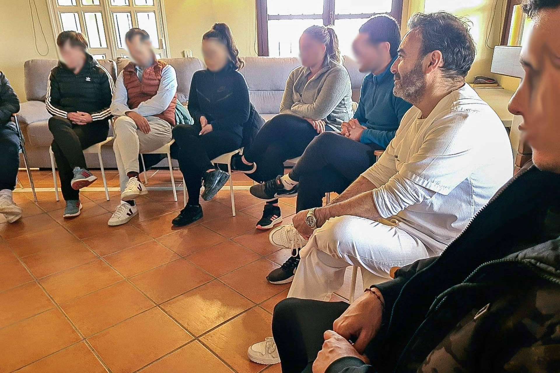 Grupo Guadalsalus informa sobre adicciones y abuso de sustancias en Navidad